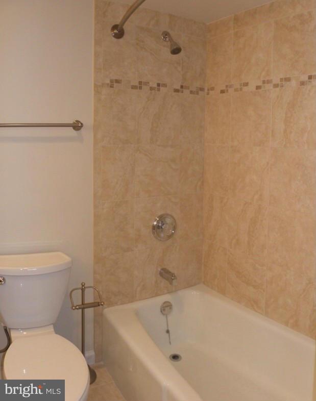 HUNTING CREEK CLUB CONDOMINIUMS - Residential Lease