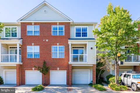 Photo of 13034 Cabin Creek Road, HERNDON, VA 20171 (MLS # VAFX2341396)