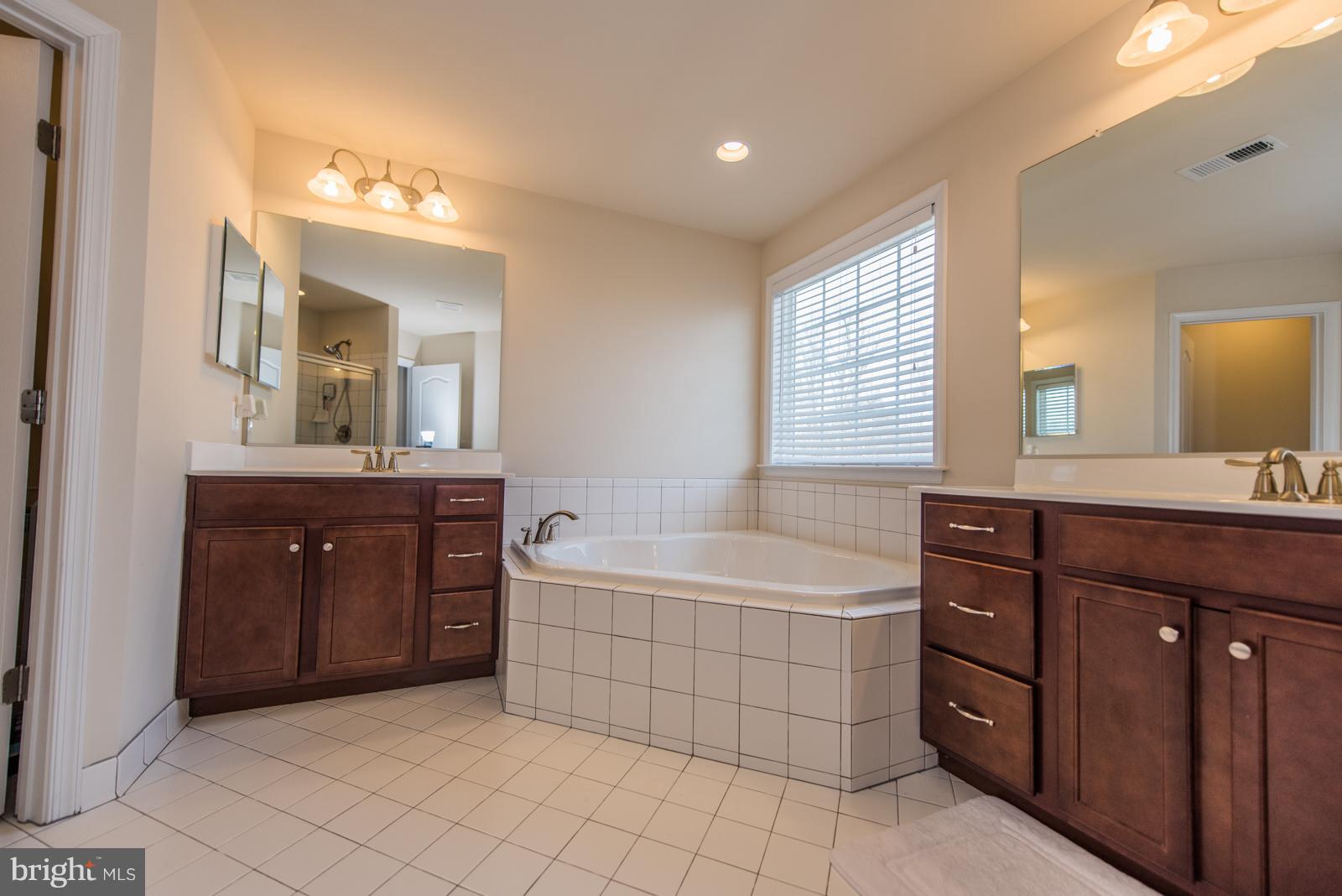 BROOKFIELD - Residential