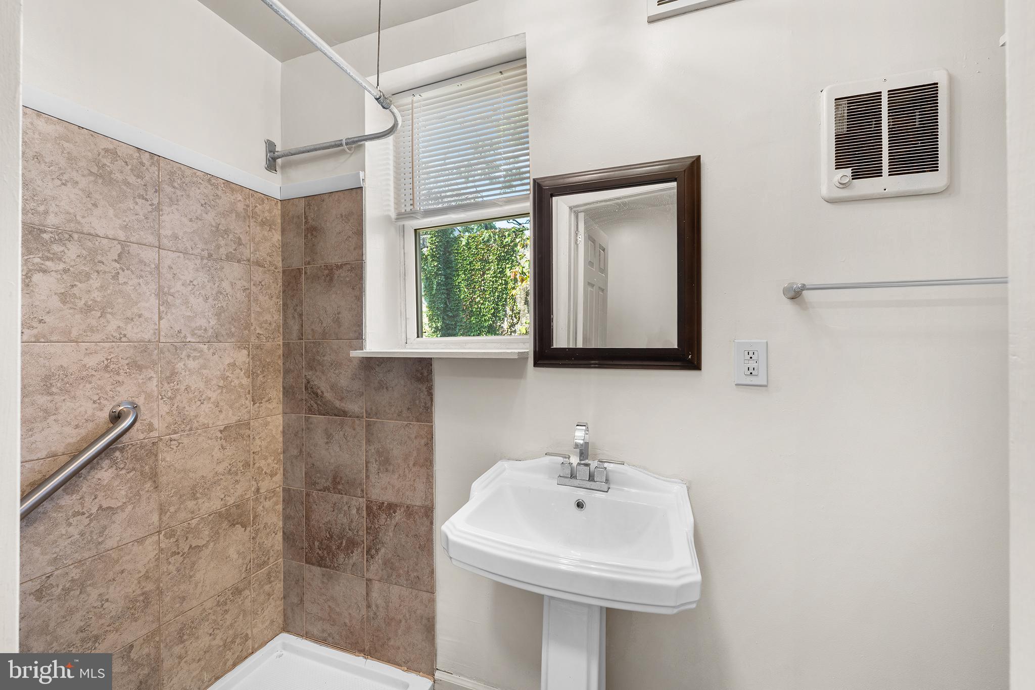 CARROLL PARK - Residential Lease