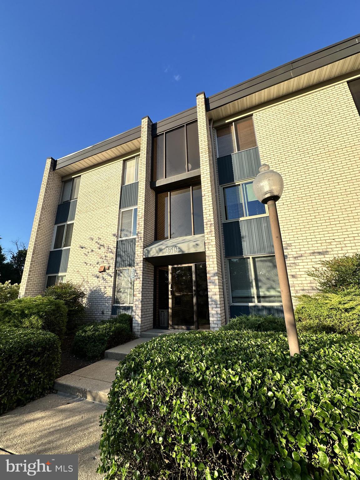 Welcome Home - Now available Stunning 2 Bed 1 Bath top-floor condo at convenient North Creek Place. Where you walk into a split-level unit features soaring 12-foot ceilings, hardwood floors, large windows, updated kitchen appliances (2023), granite counters and washer/dryer in the unit. The separate dining room offers plenty of space for entertainment and is conveniently located off the kitchen. Spacious sun slashed living room that has high ceiling windows. Full length curtains included. Step out onto the large balcony, offering more space for entertaining/relaxing. Upstairs there is Two bedrooms with Walk-in closets and a hall closet. A full bath with bathtub and quartz countertop. This unit features 1 reserved parking spot, plus guest parking. The reasonable monthly condo fee includes both gas (heat), water, trash, Community has an outdoor pool and is pet friendly. This building is one of a few that has a security code on the door to the building. Shopping center located right behind the condo. Rock Creek Village Shopping center has Gas/Grocery/Pharmacy & Restaurants. Multiple Schools with in the neighborhood. (Barnsley/Rock creek/Brookhaven elementary) (Wood/Parkland middle school) (Rockville high school) Multi bus routes to Metro stations. Walking/Running trails to lake Needwood. 270/495 / ICC-MD200 EXITS NEARBY. This condo is in one of the most highly sought after, multi-level Condos in Rockville and is not one to miss.
