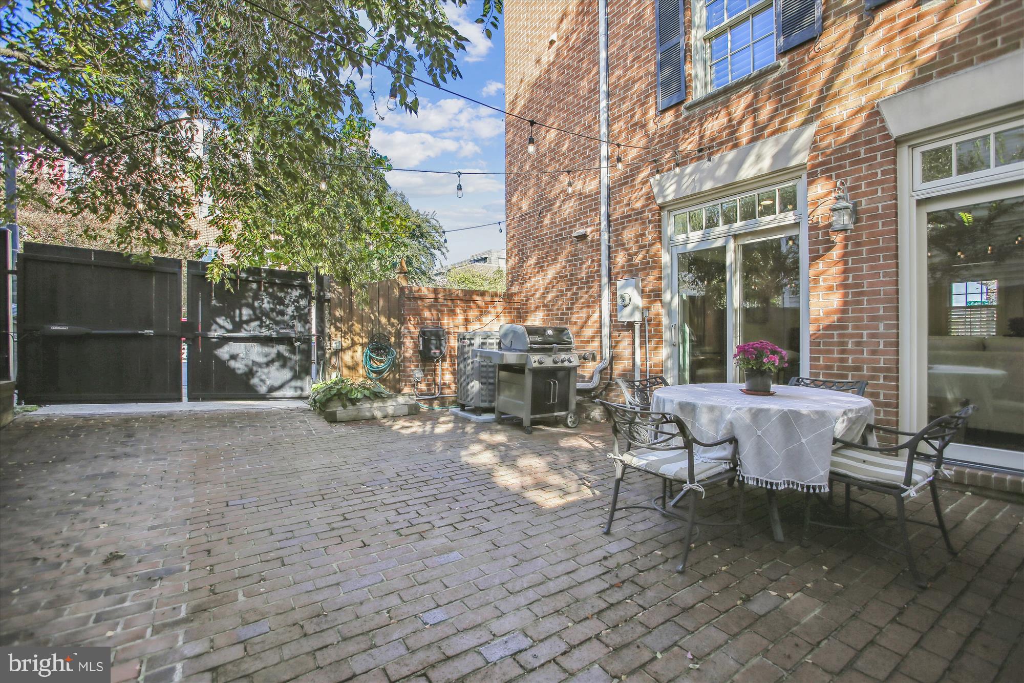 OLD TOWN ALEXANDRIA - Residential