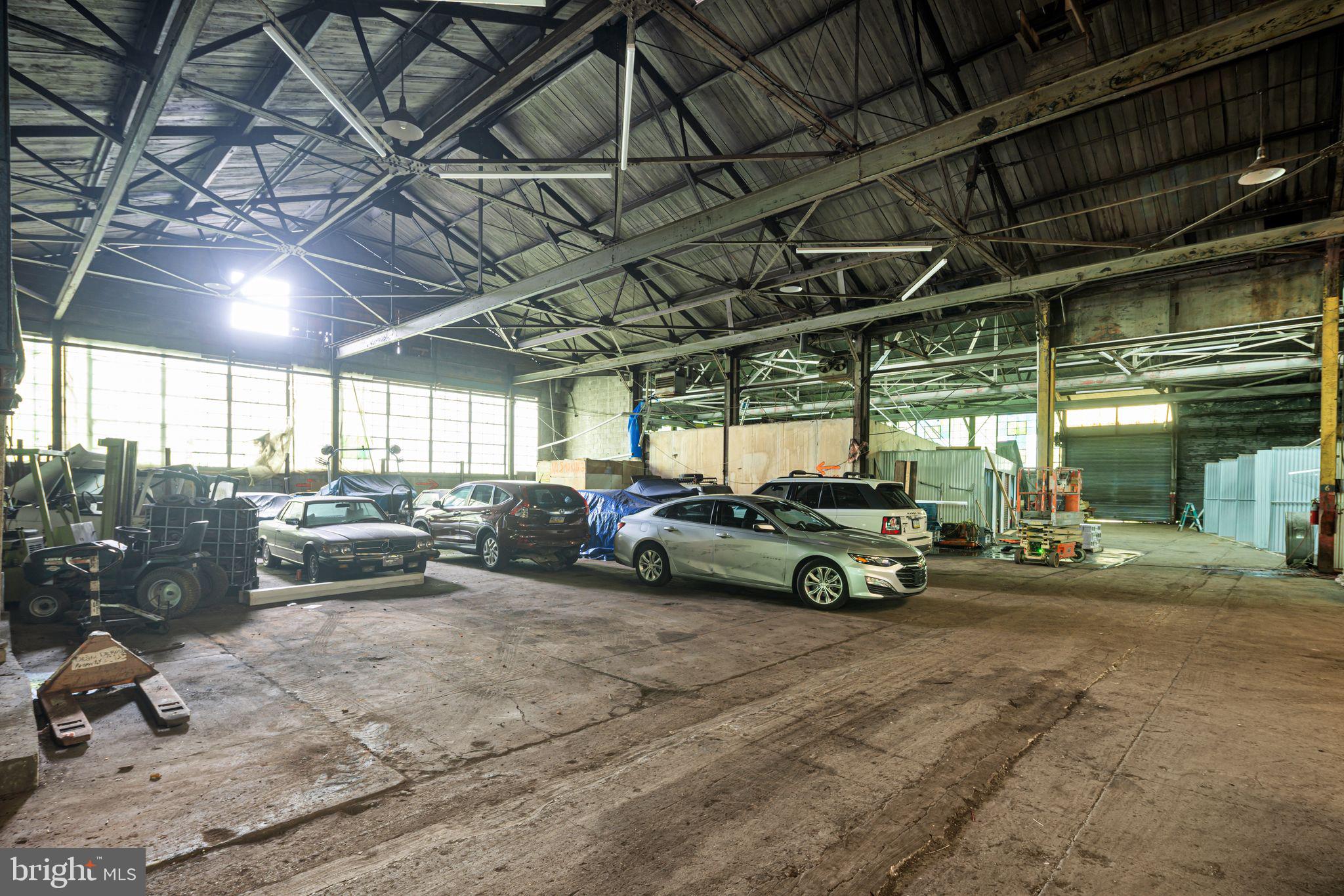 EAST FALLS - Commercial Sale