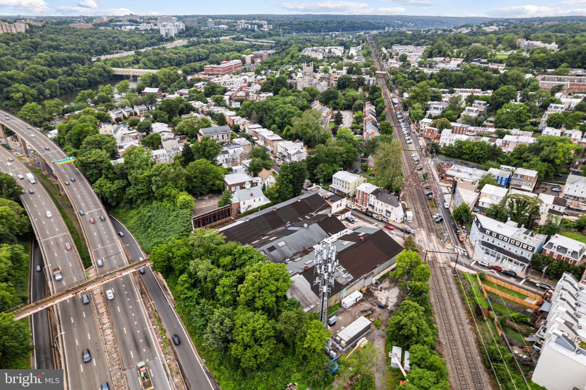 EAST FALLS - Commercial Sale