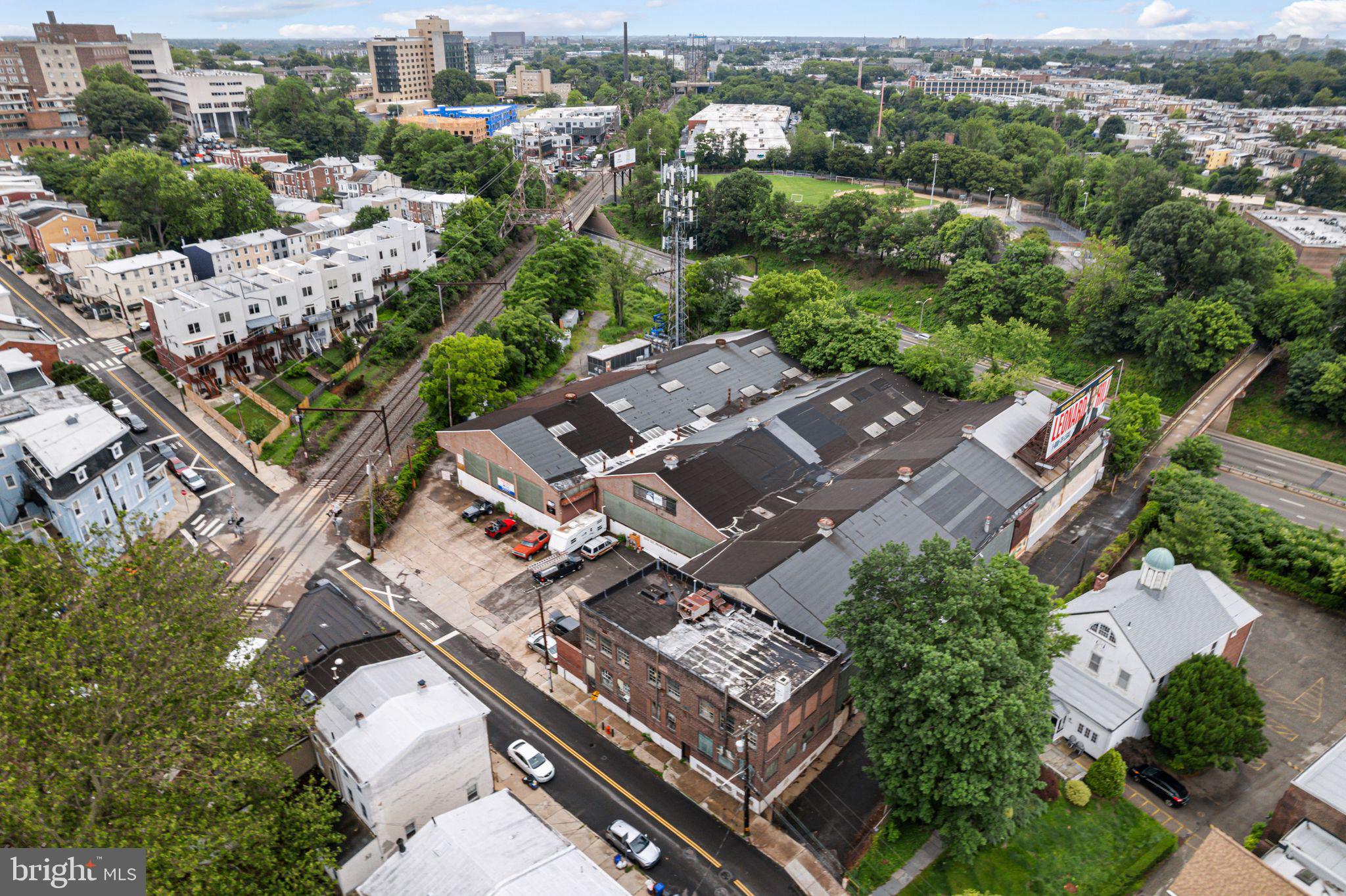 EAST FALLS - Commercial Sale