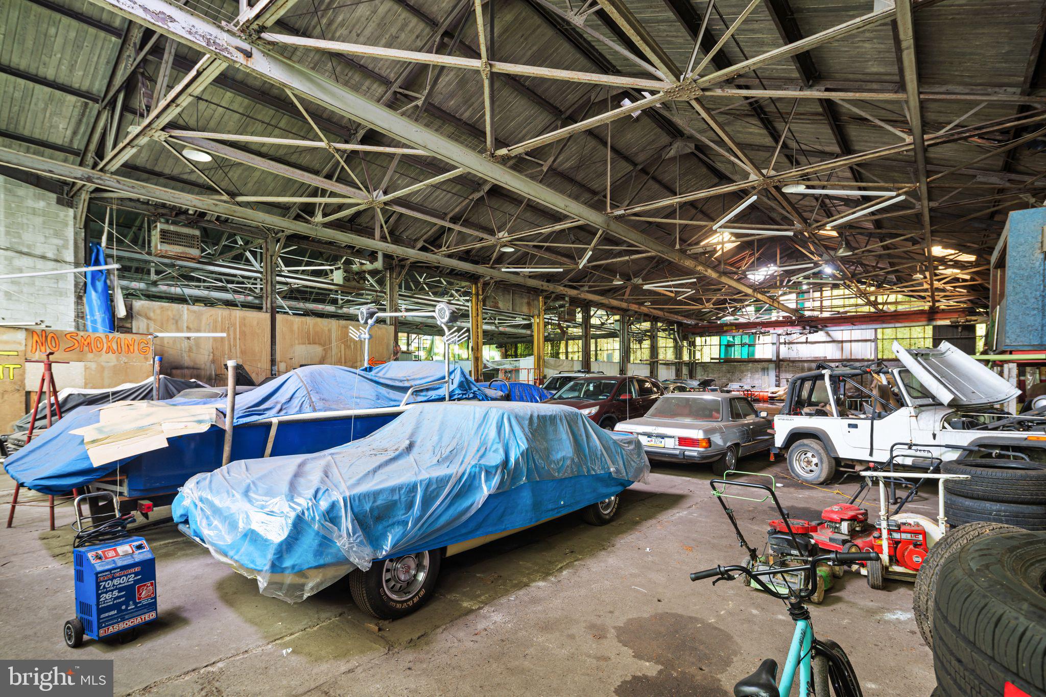 EAST FALLS - Commercial Sale