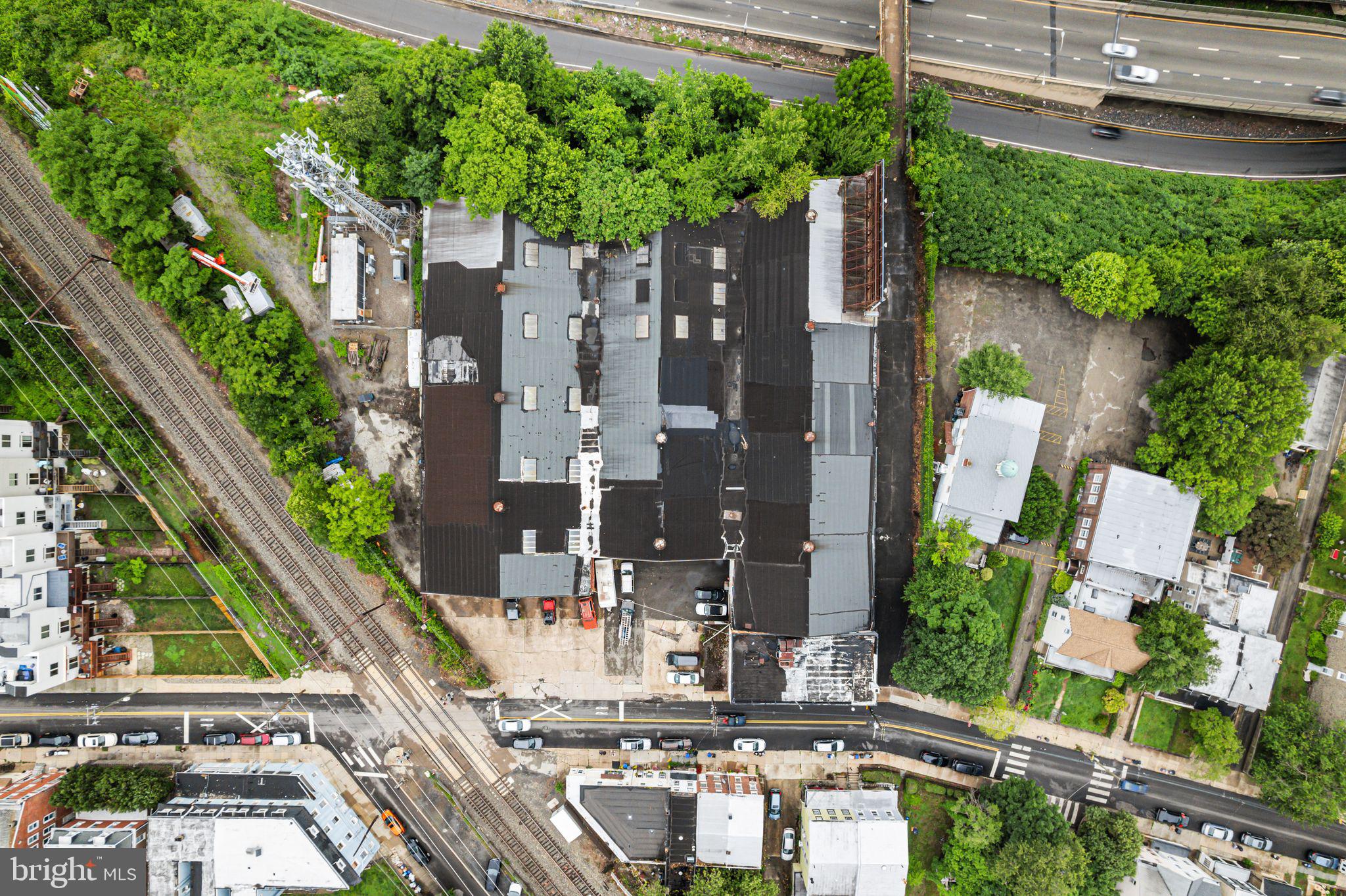 EAST FALLS - Commercial Sale