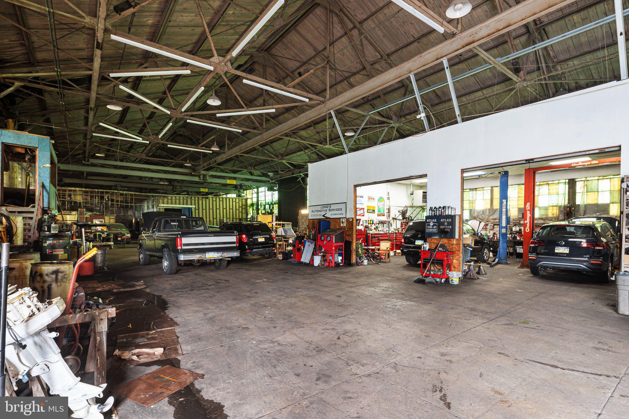 EAST FALLS - Commercial Sale