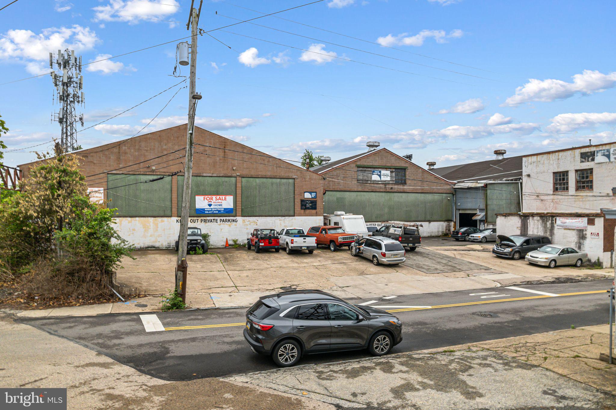 EAST FALLS - Commercial Sale