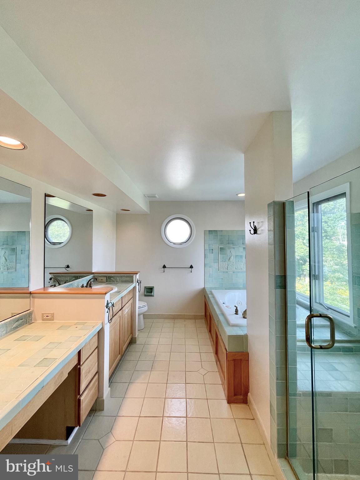 RIVERSIDE ESTATES - Residential Lease