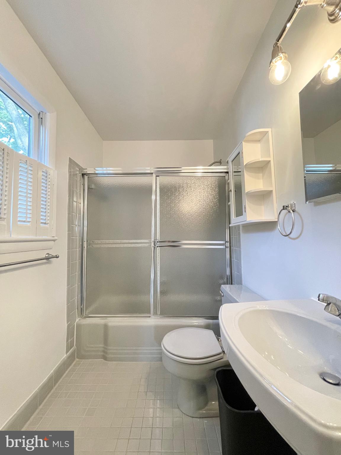 RIVERSIDE ESTATES - Residential Lease