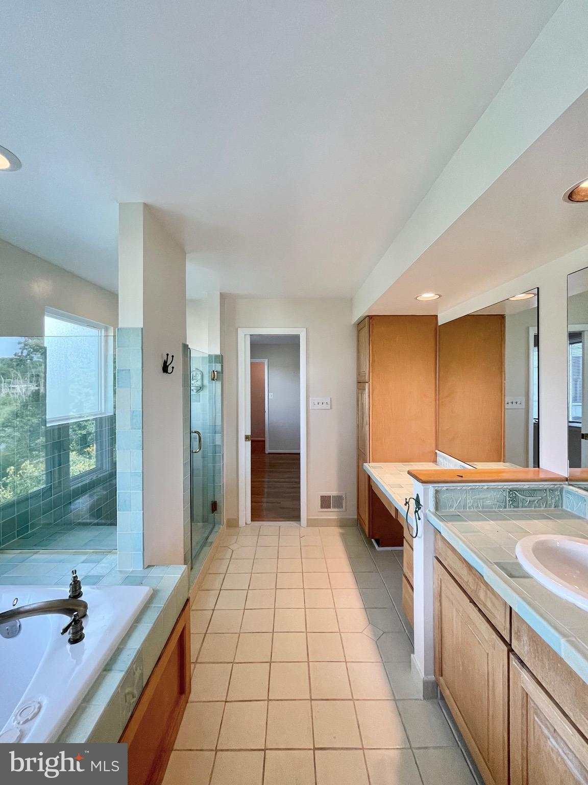 RIVERSIDE ESTATES - Residential Lease