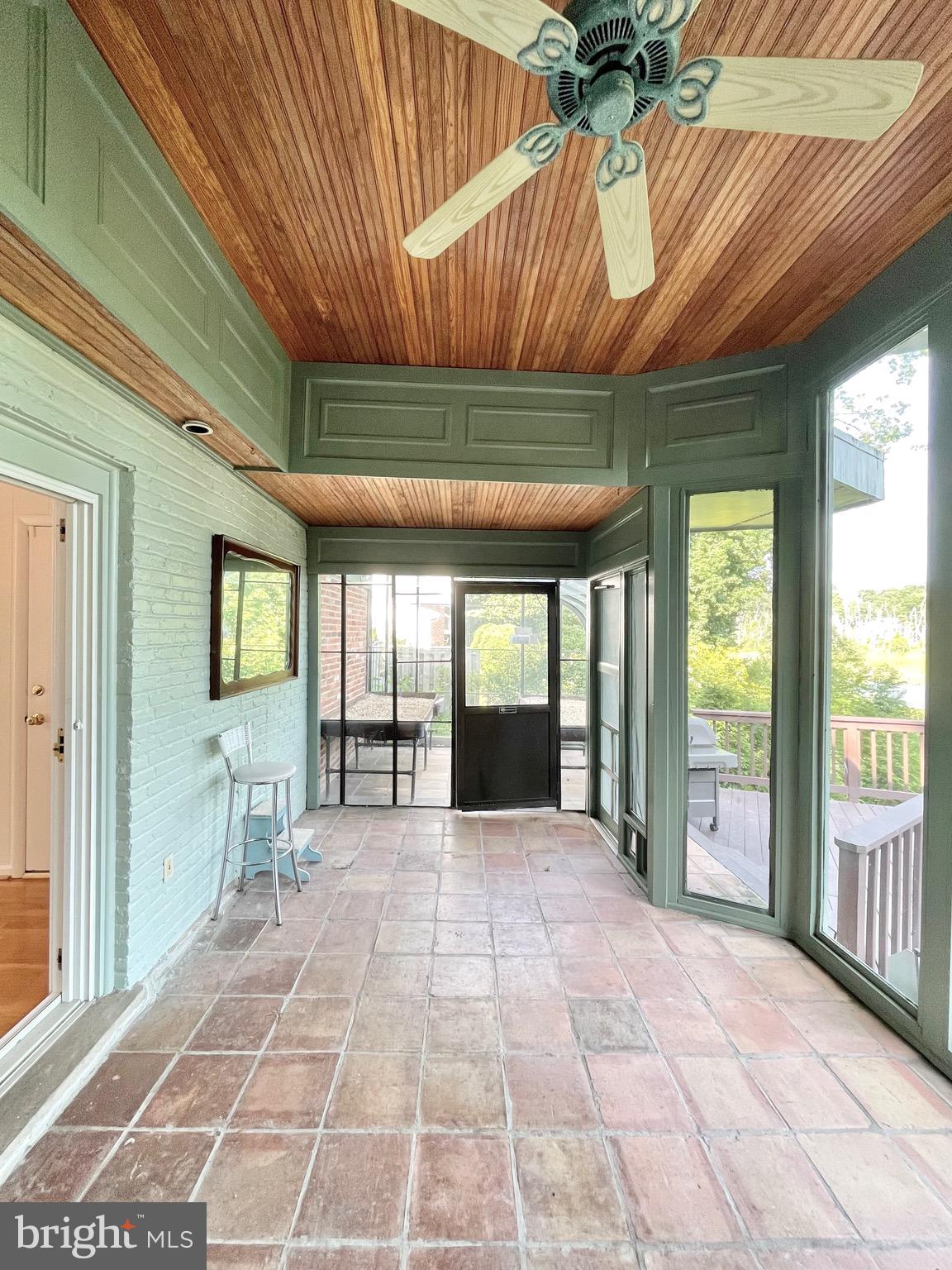 RIVERSIDE ESTATES - Residential Lease