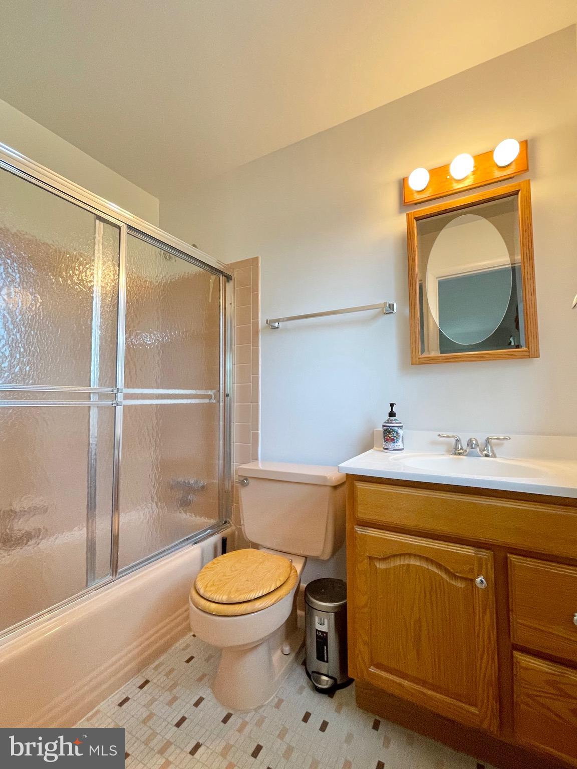 RIVERSIDE ESTATES - Residential Lease