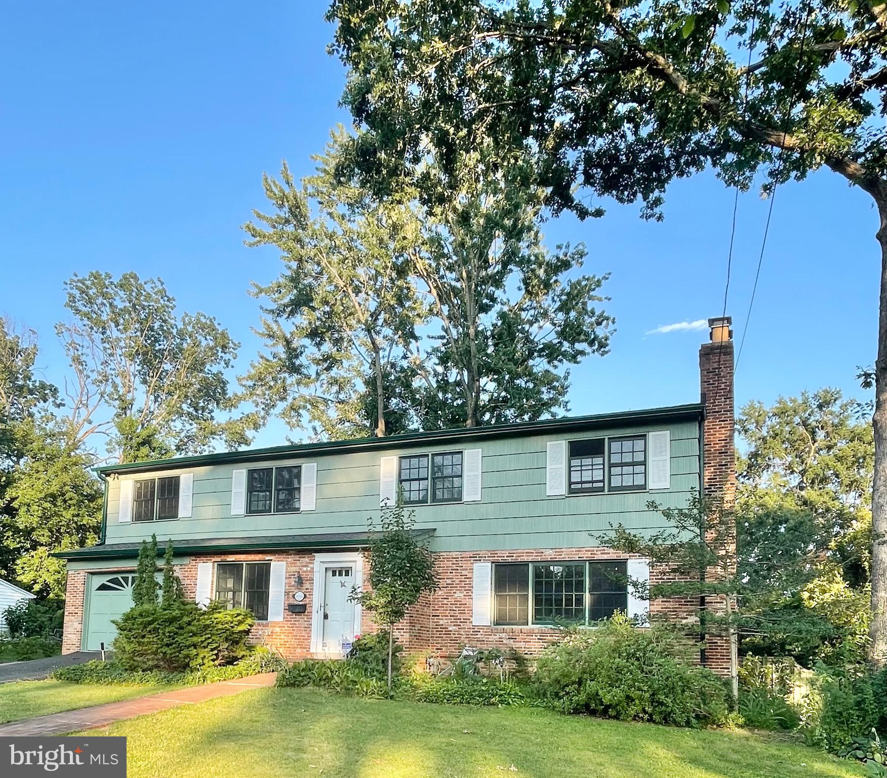 RIVERSIDE ESTATES - Residential Lease