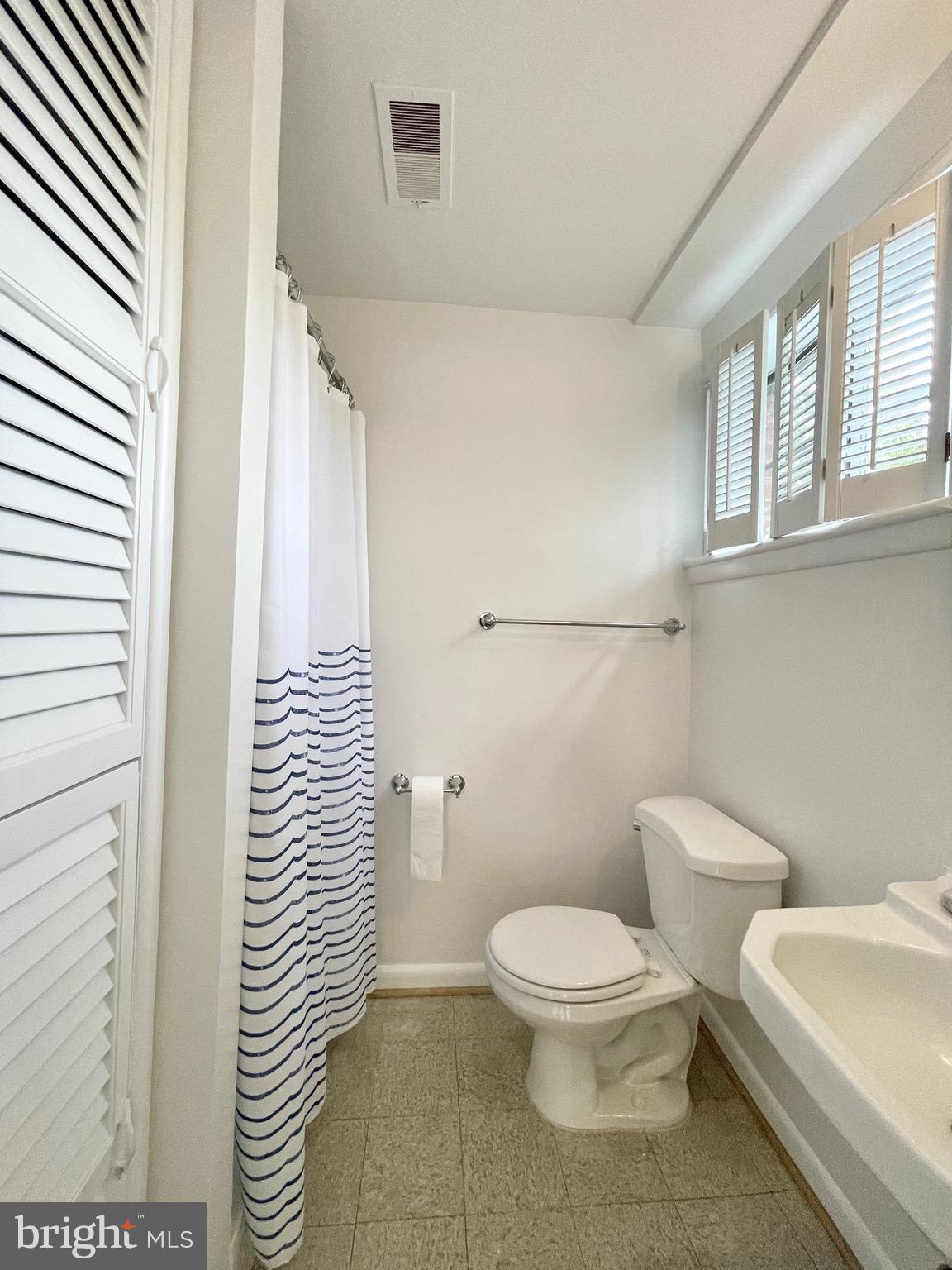 RIVERSIDE ESTATES - Residential Lease