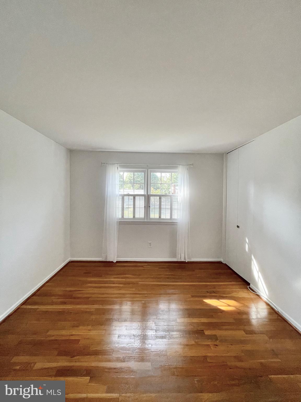 RIVERSIDE ESTATES - Residential Lease