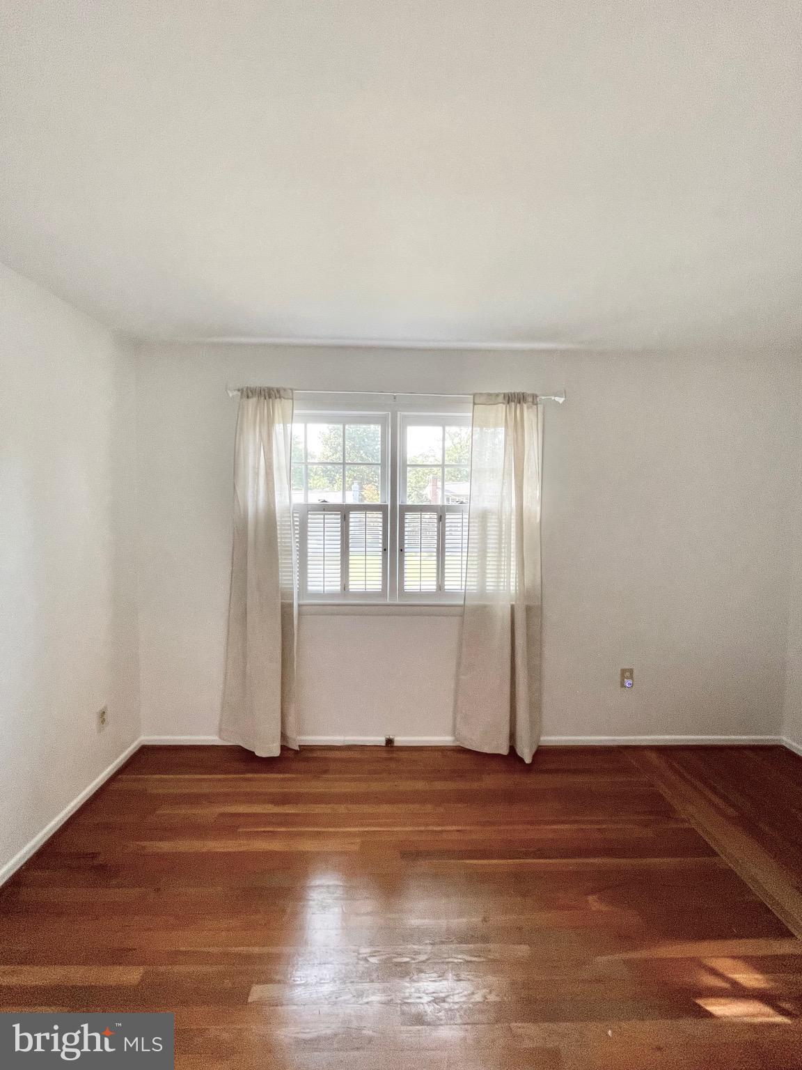 RIVERSIDE ESTATES - Residential Lease