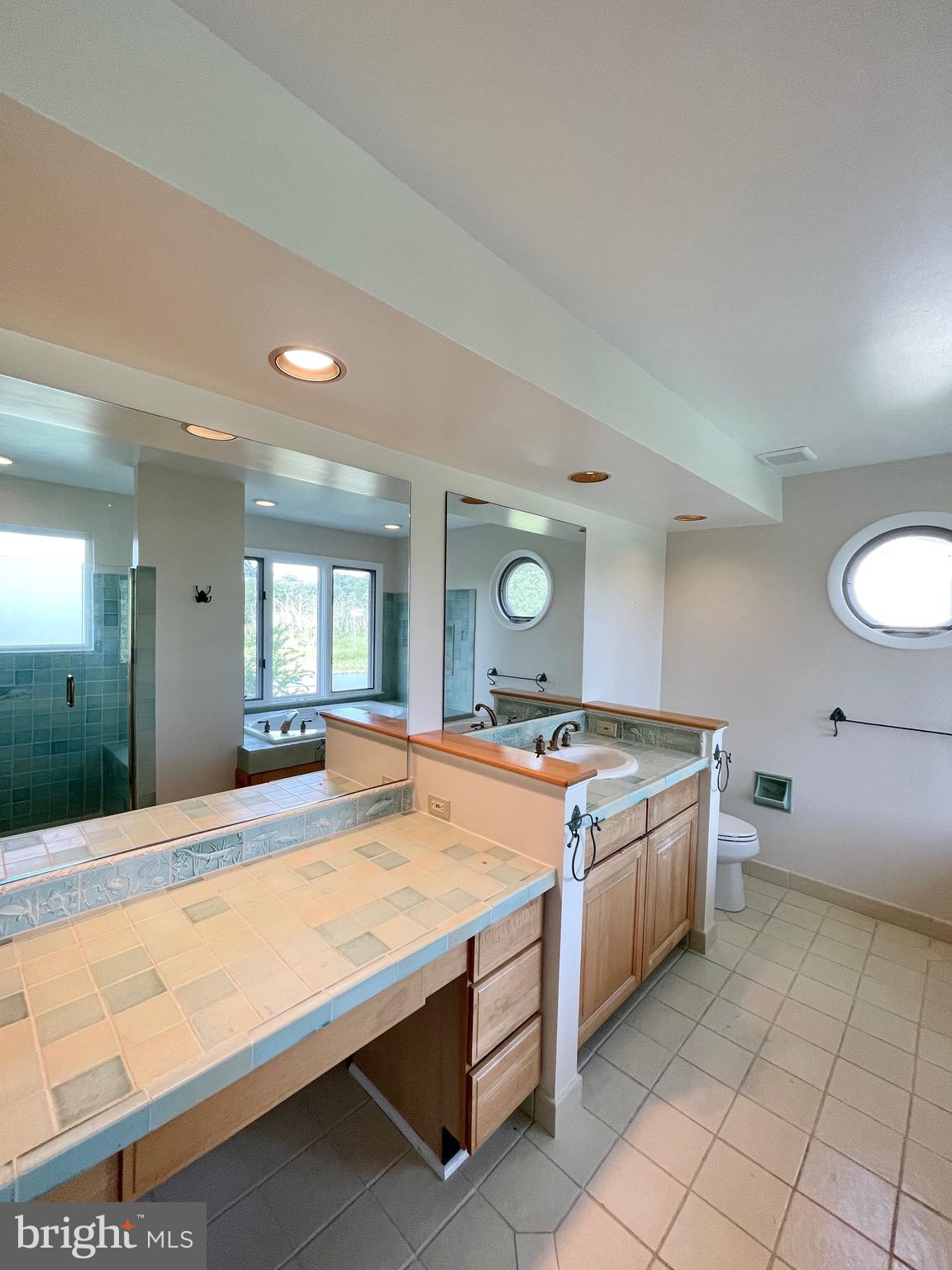 RIVERSIDE ESTATES - Residential Lease