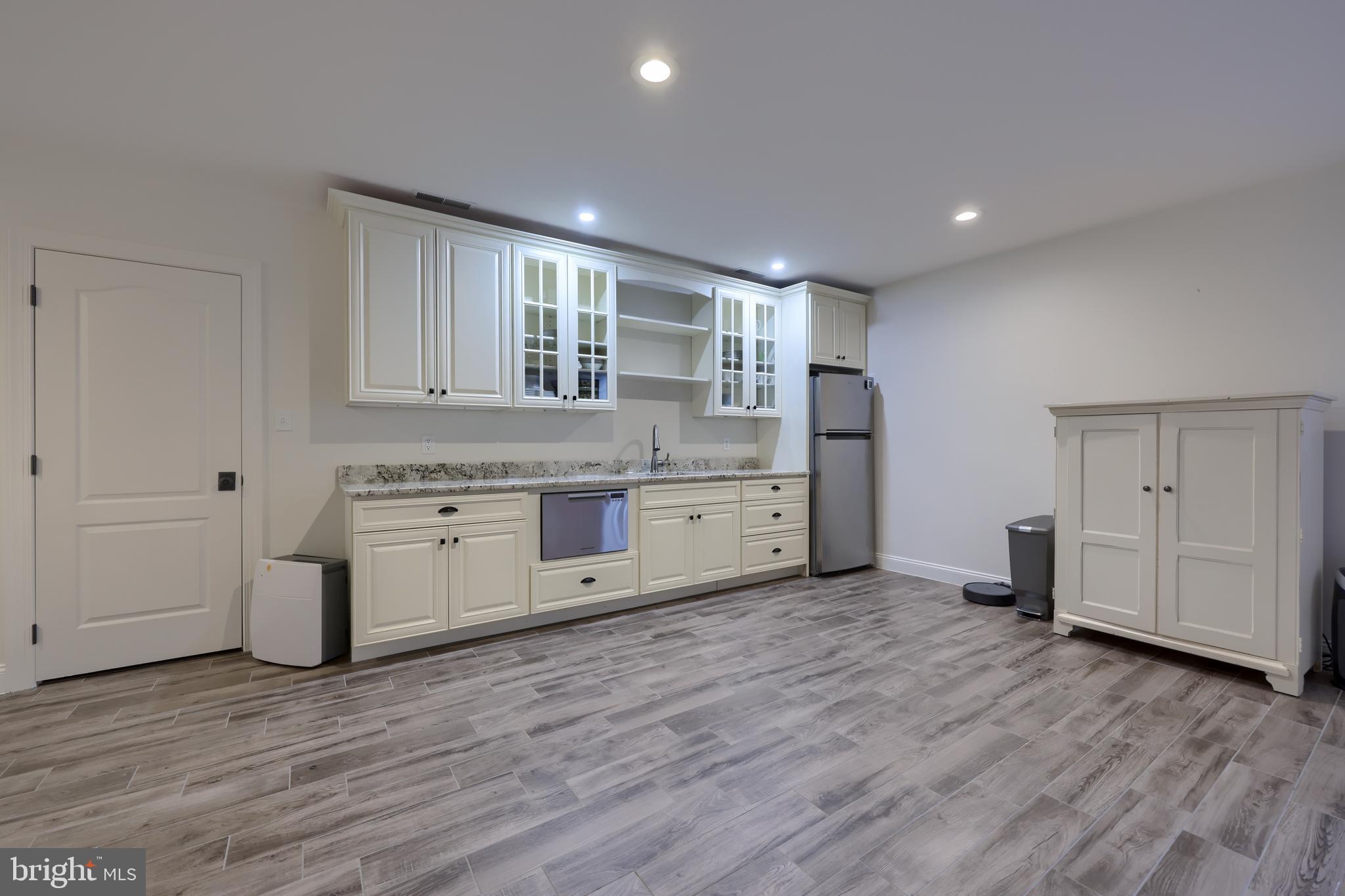 LAUREL POND NORTH - Residential