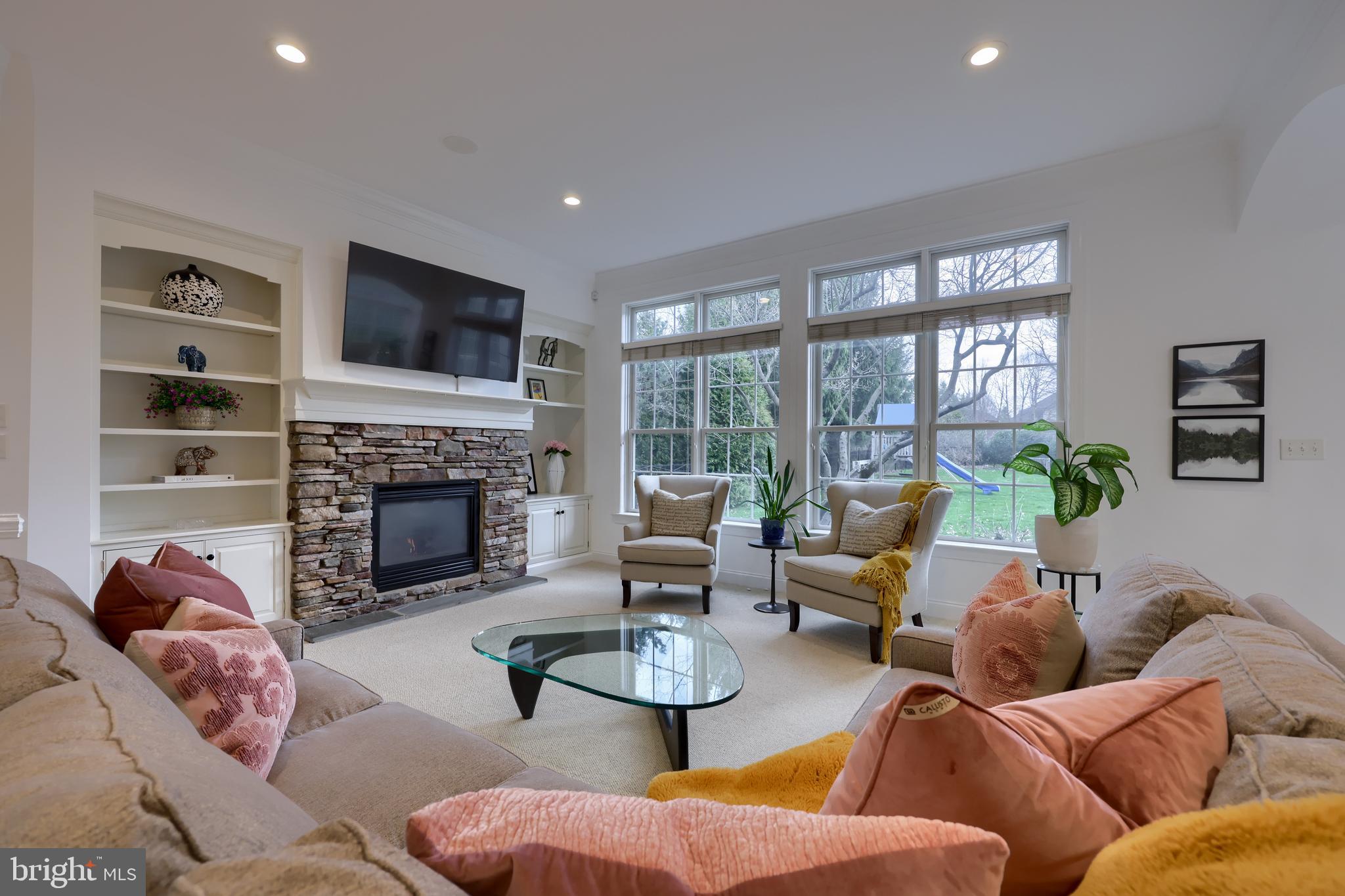 LAUREL POND NORTH - Residential