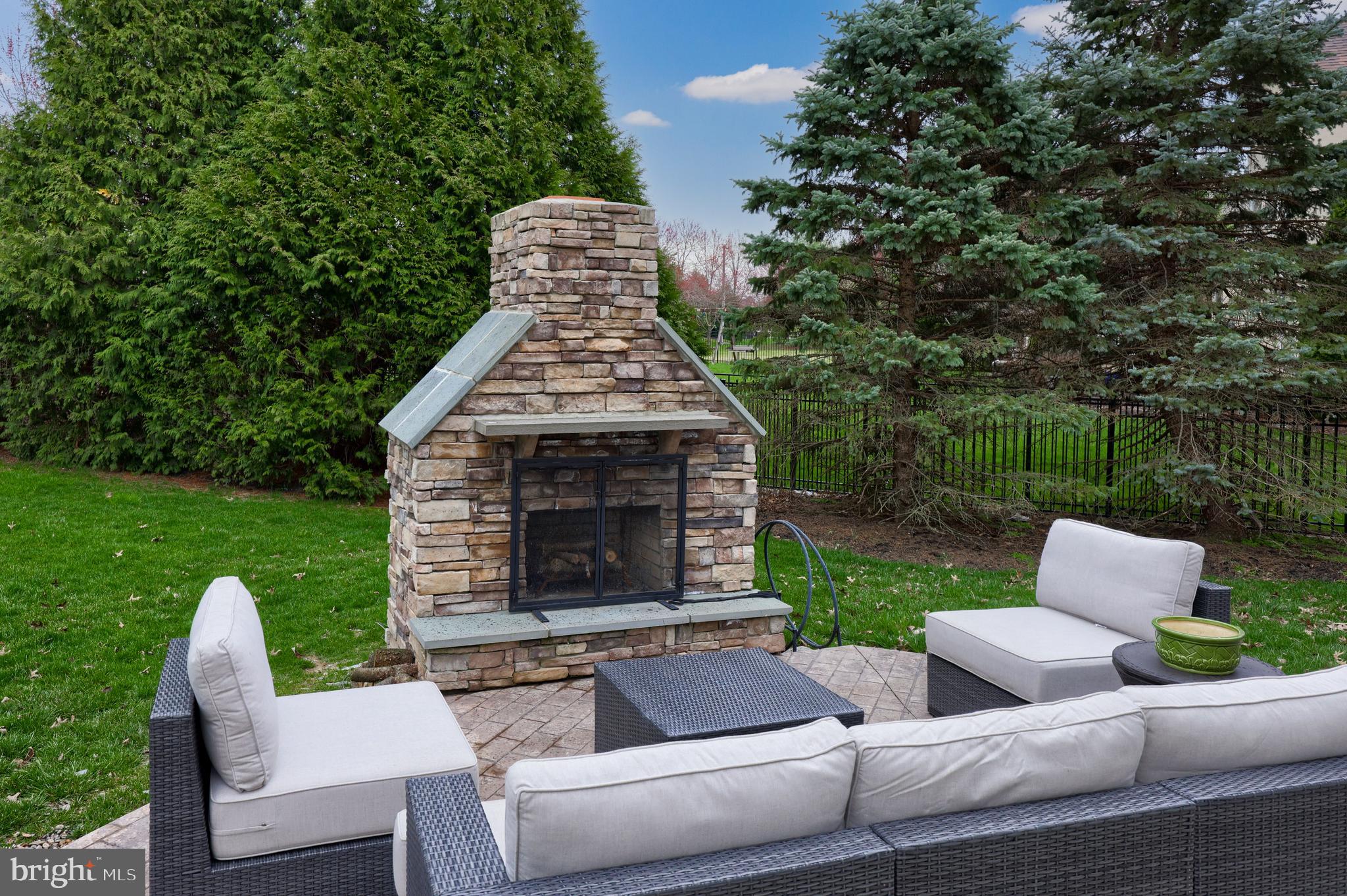 LAUREL POND NORTH - Residential