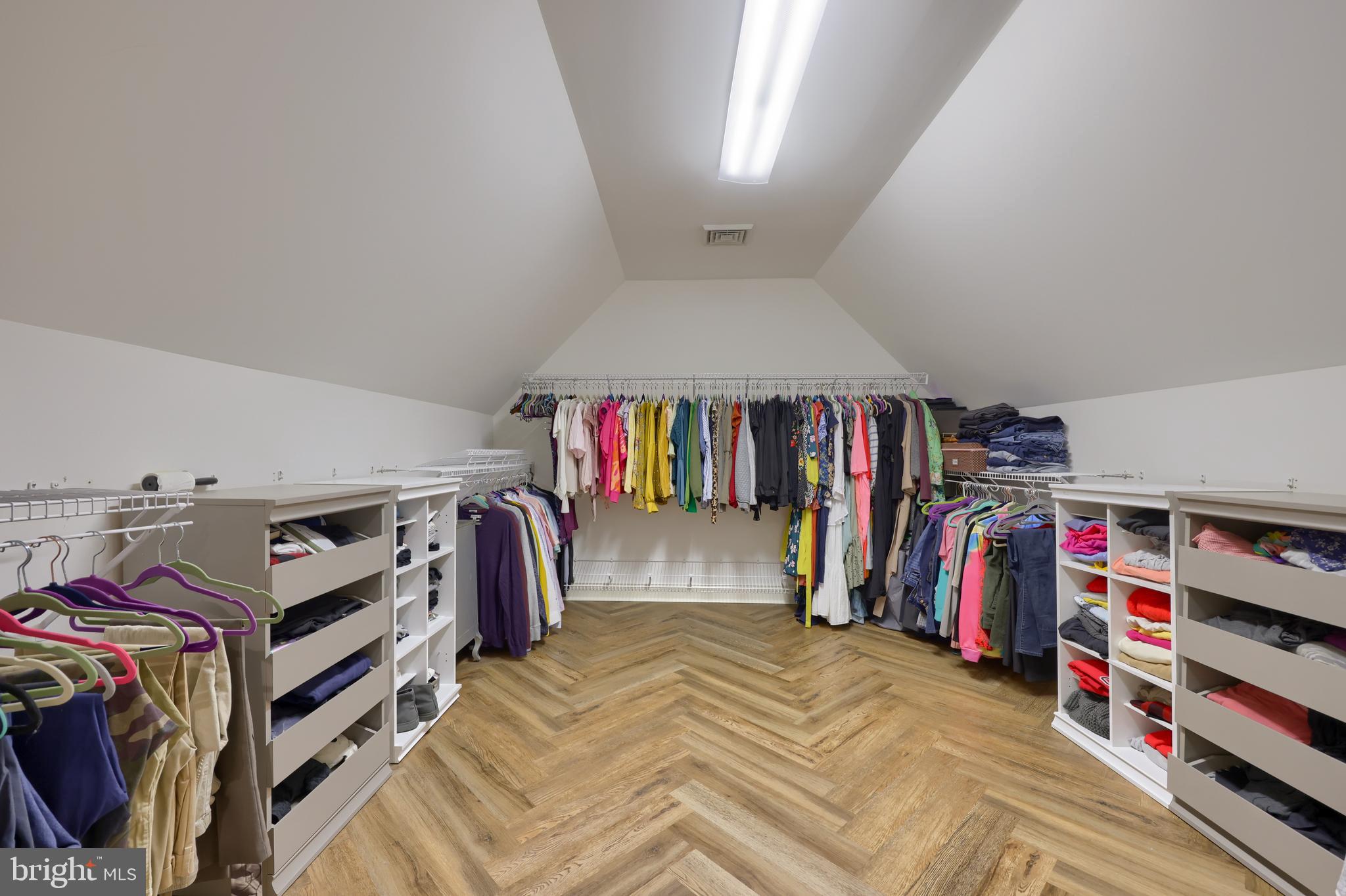 LAUREL POND NORTH - Residential