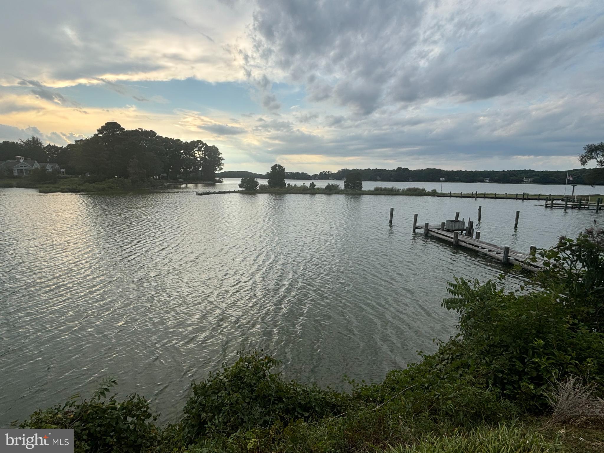 BAILEYS NECK - Residential