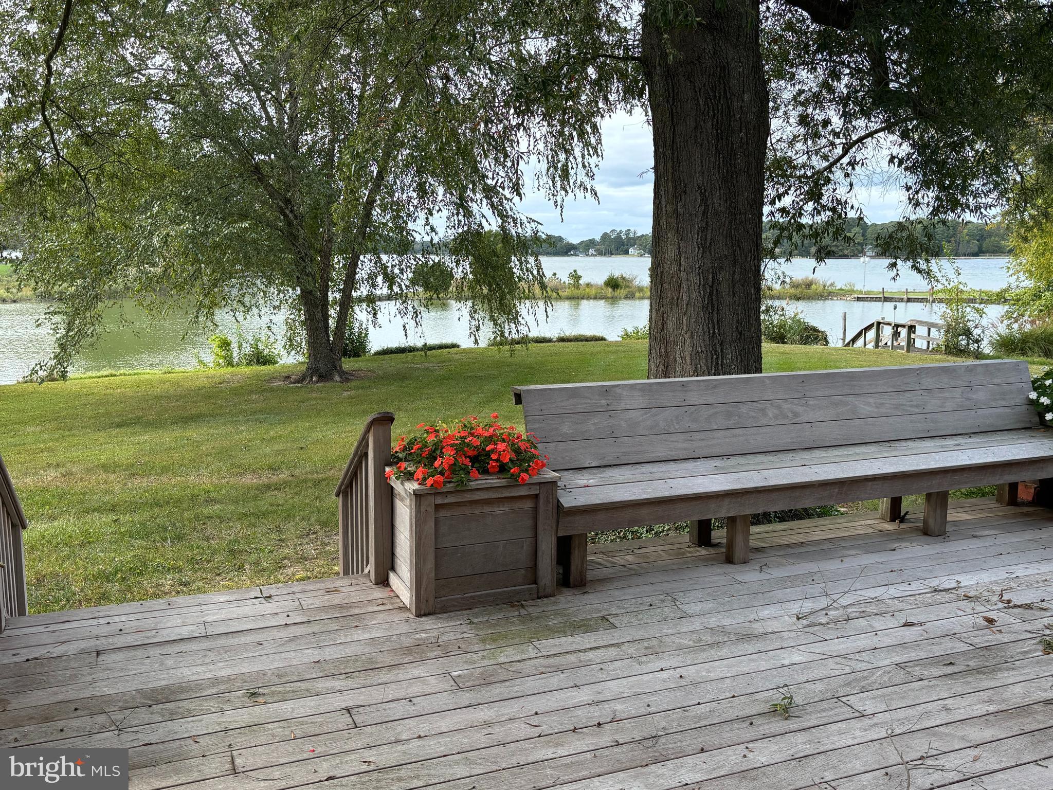 BAILEYS NECK - Residential