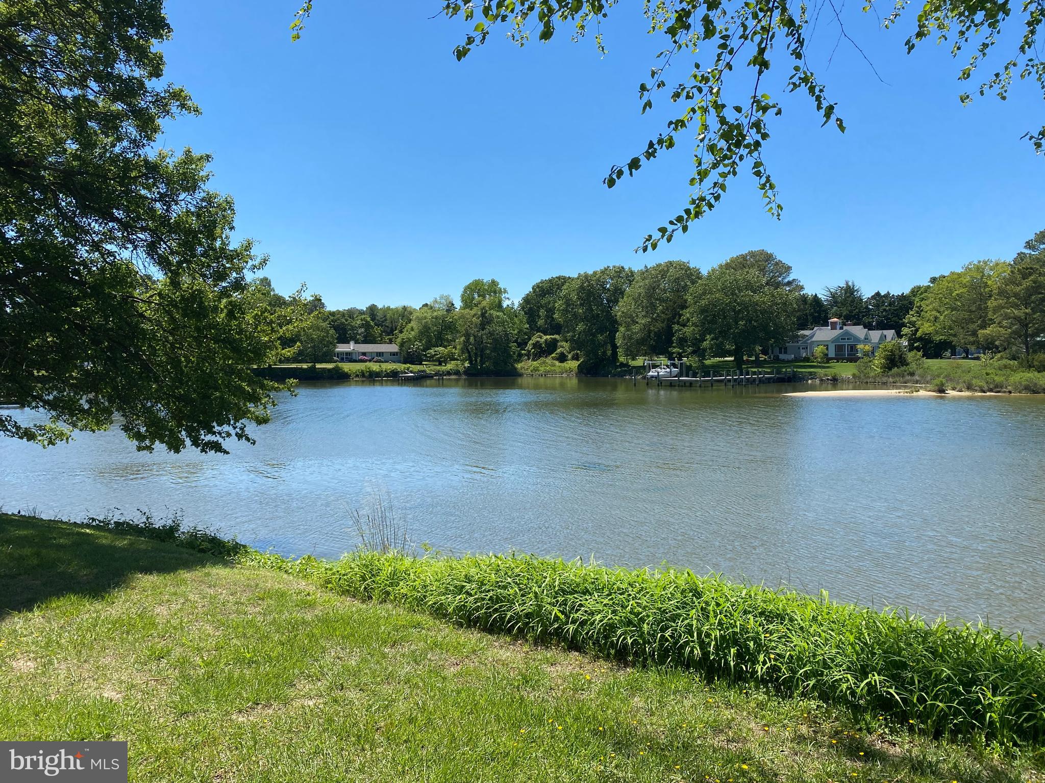 BAILEYS NECK - Residential