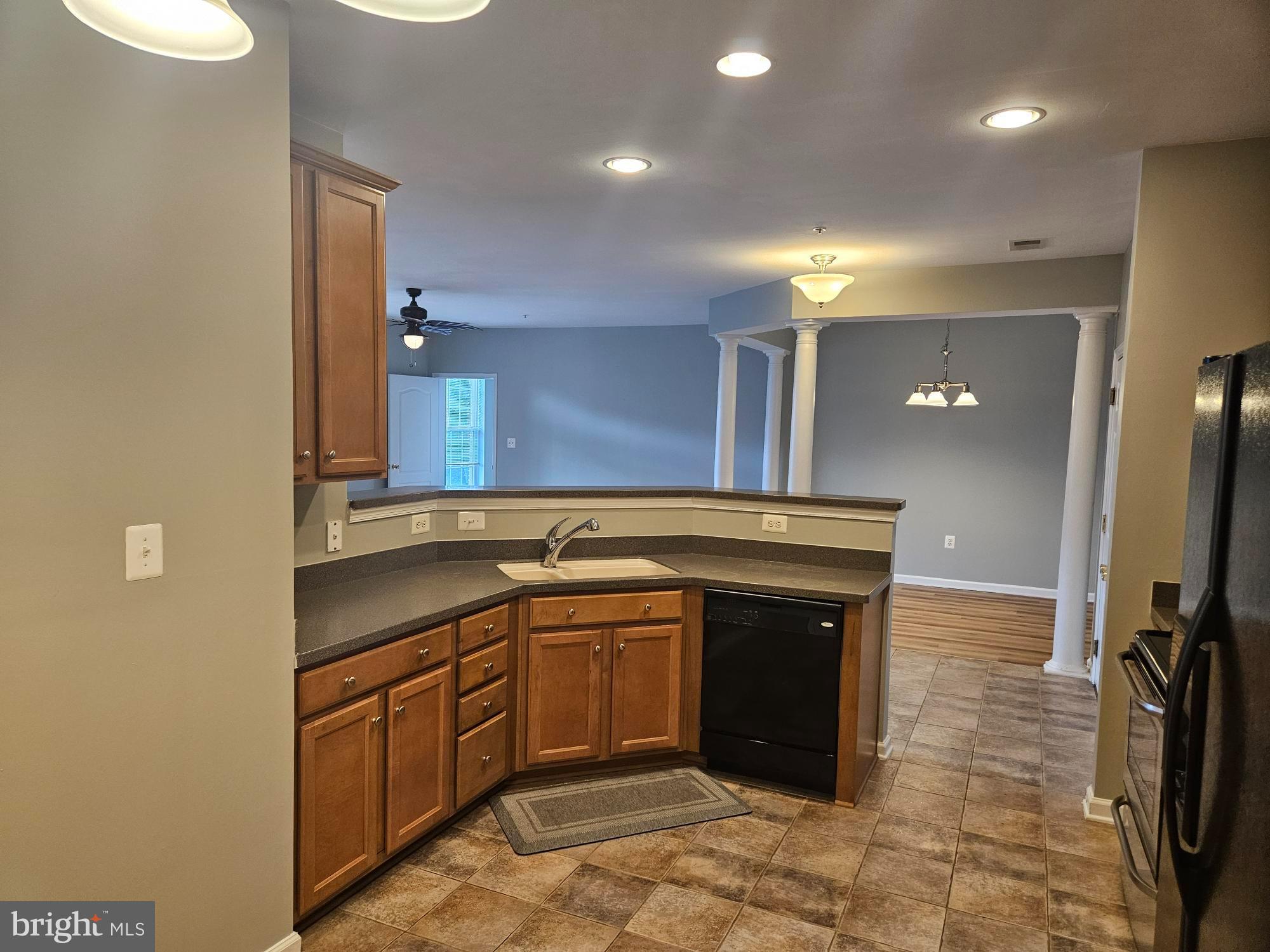 THE RESERVE CONDOMINIUMS - Residential Lease