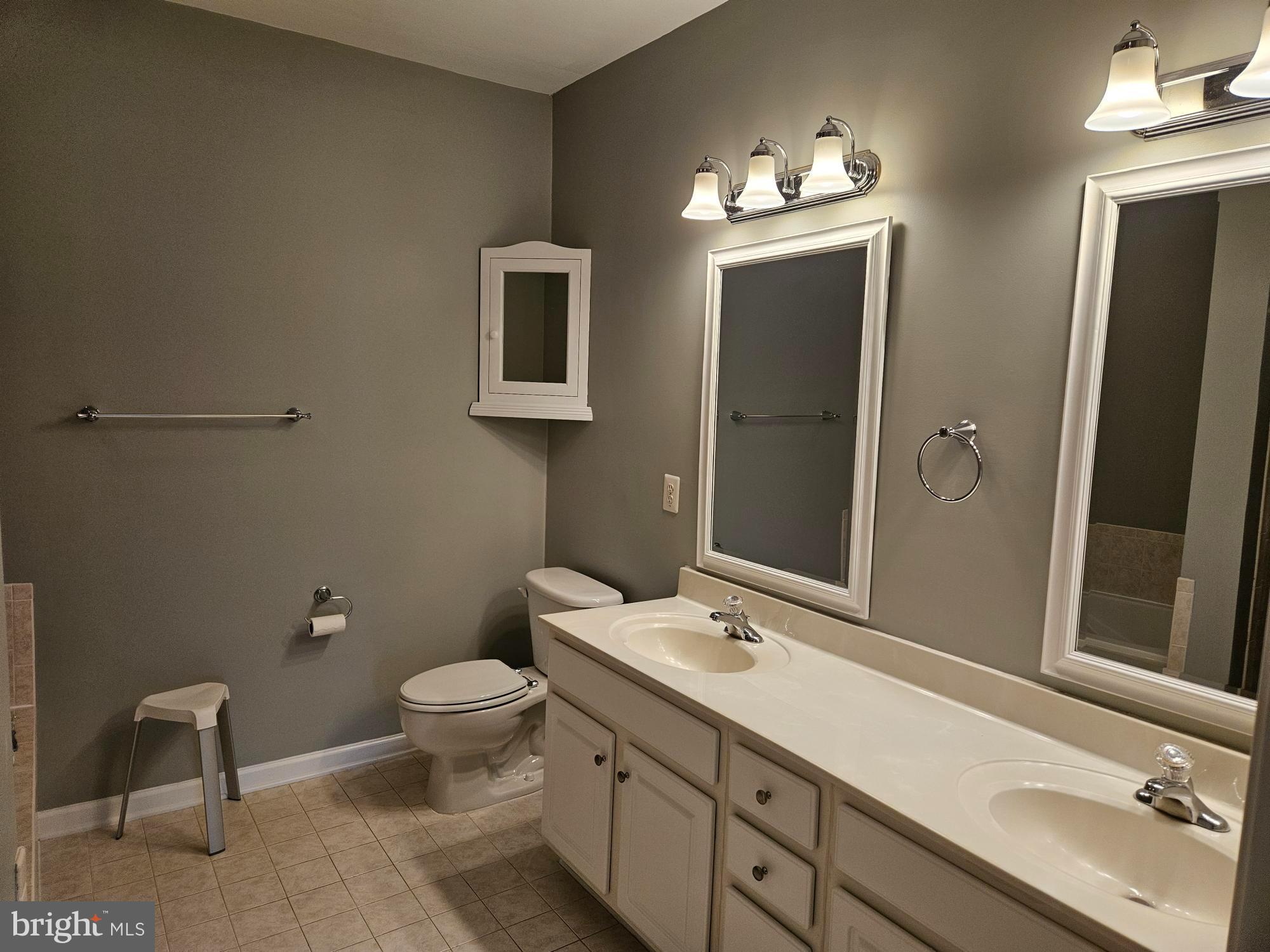 THE RESERVE CONDOMINIUMS - Residential Lease