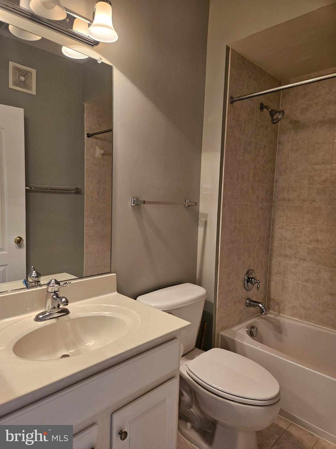 THE RESERVE CONDOMINIUMS - Residential Lease