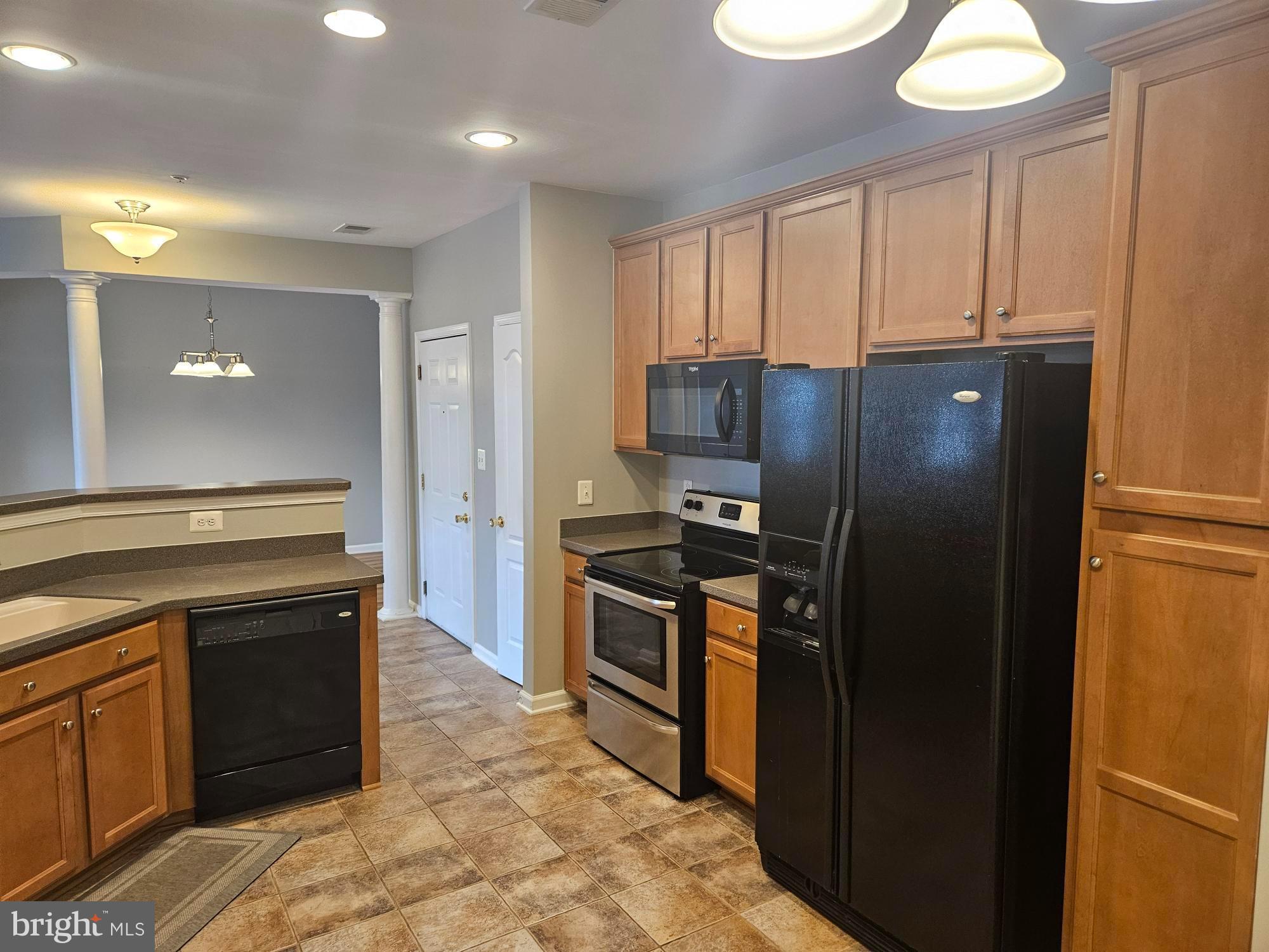 THE RESERVE CONDOMINIUMS - Residential Lease