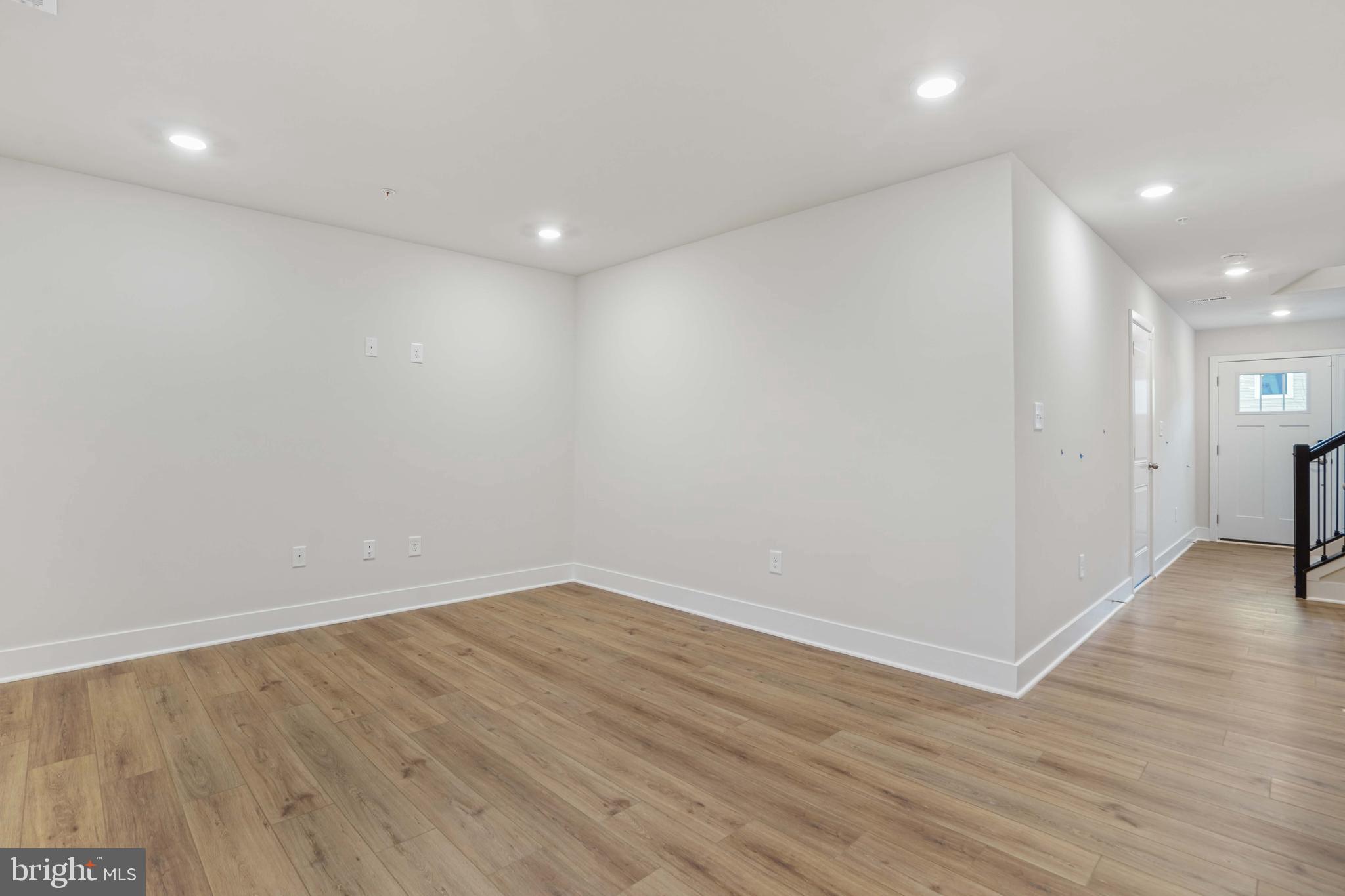 WATER'S LANDING - Residential