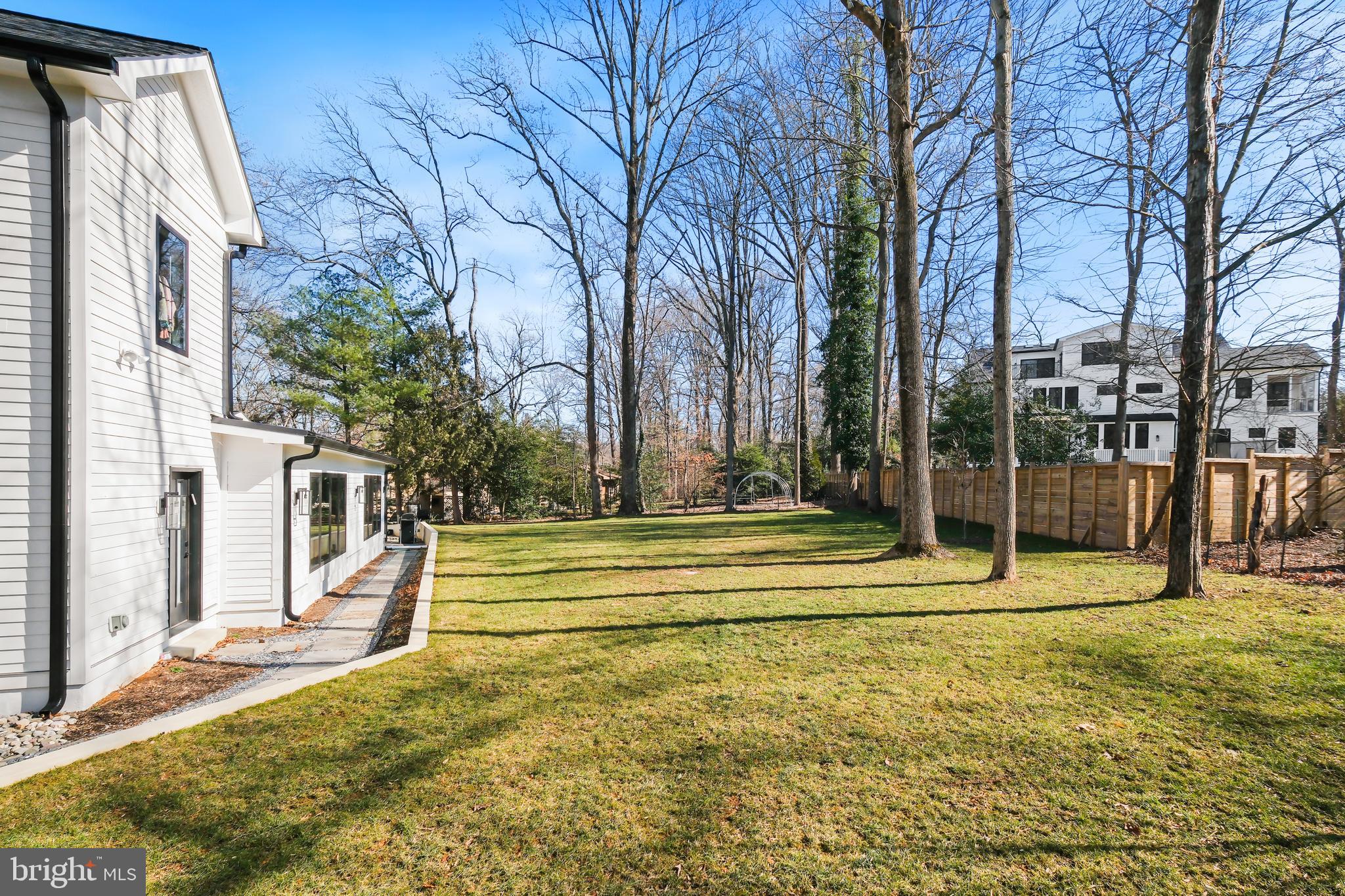 LUXMANOR - Residential