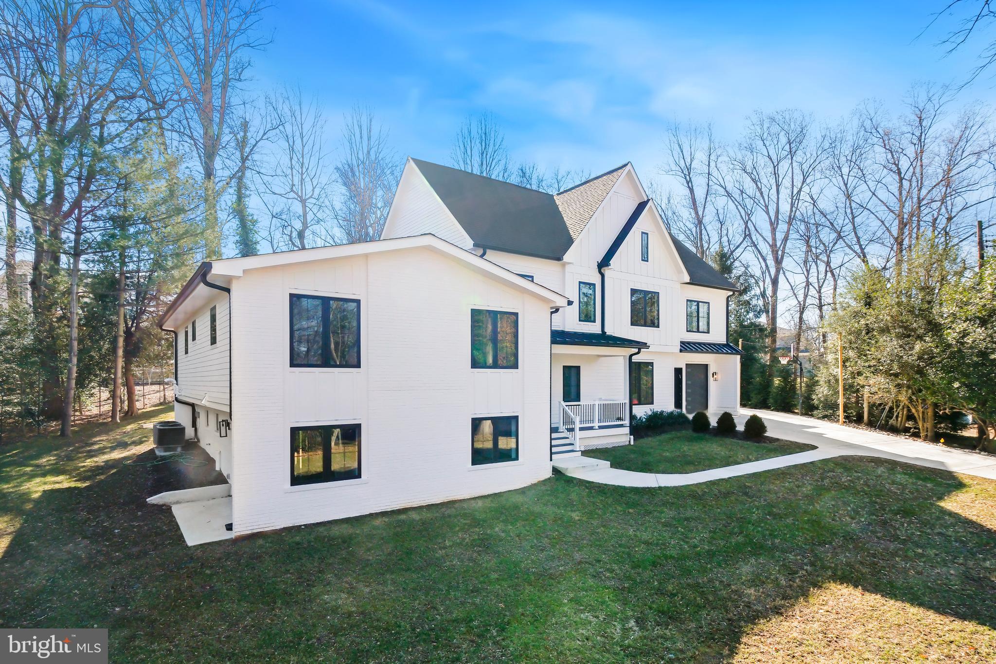 LUXMANOR - Residential