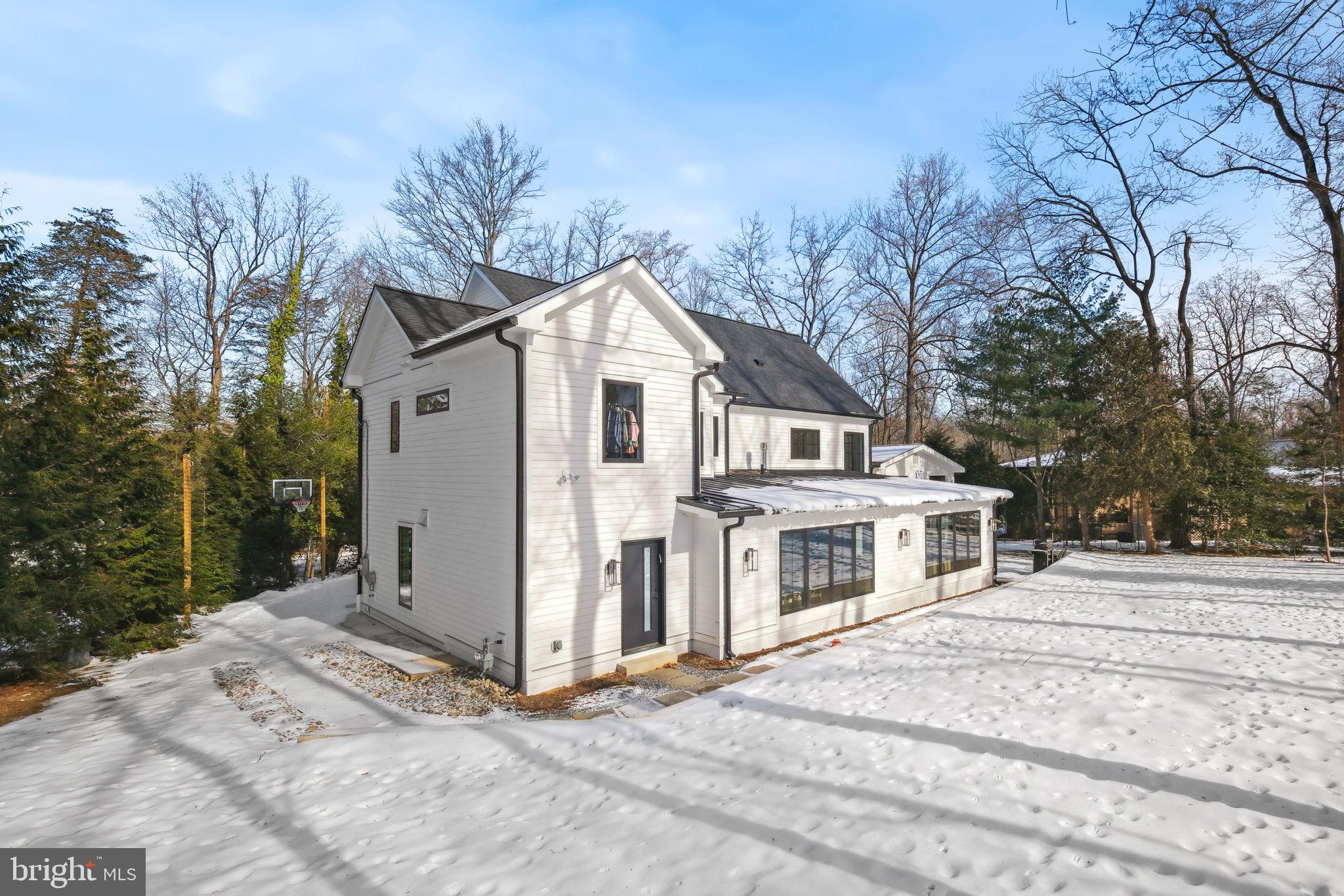 LUXMANOR - Residential