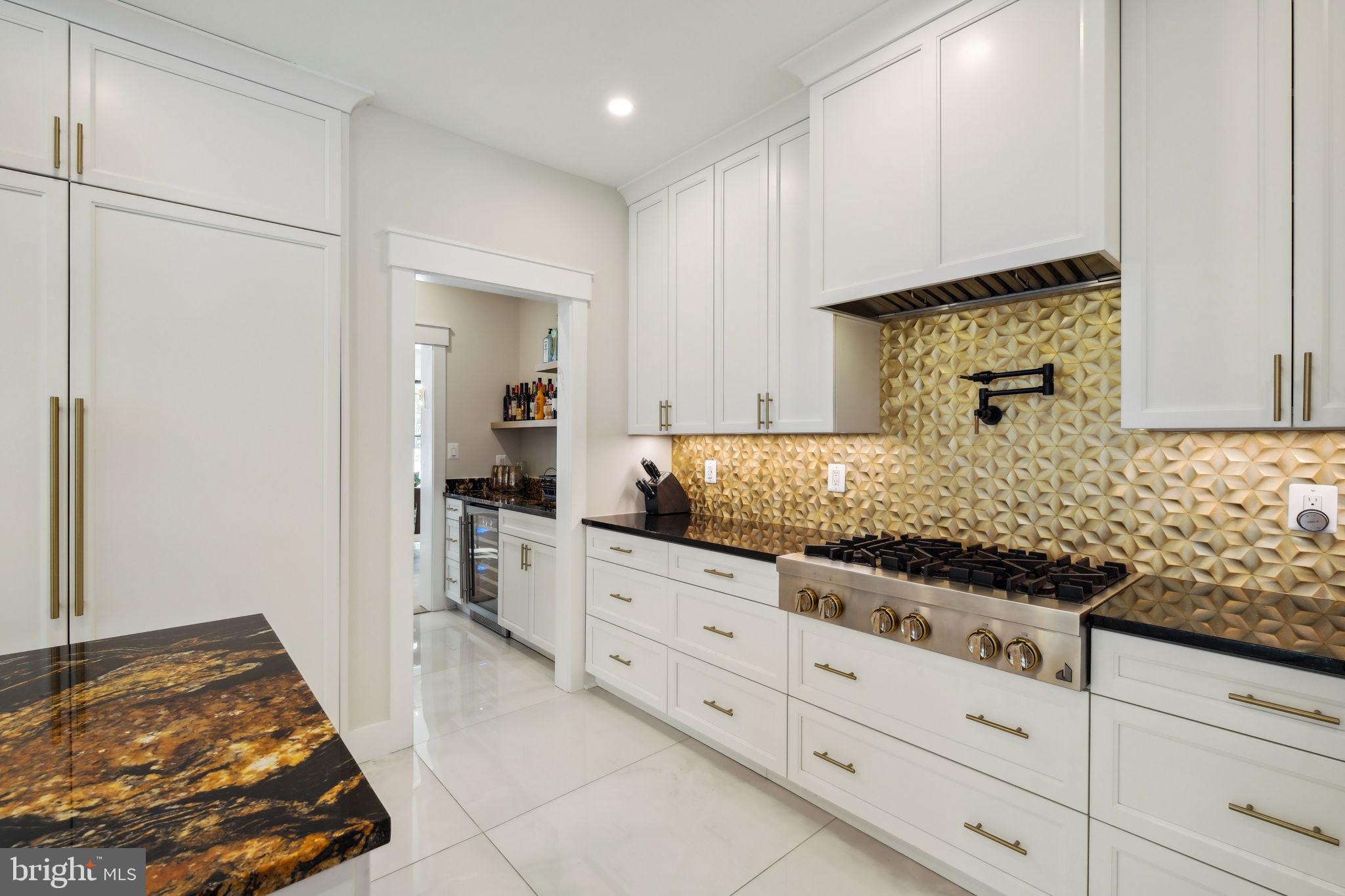 LUXMANOR - Residential