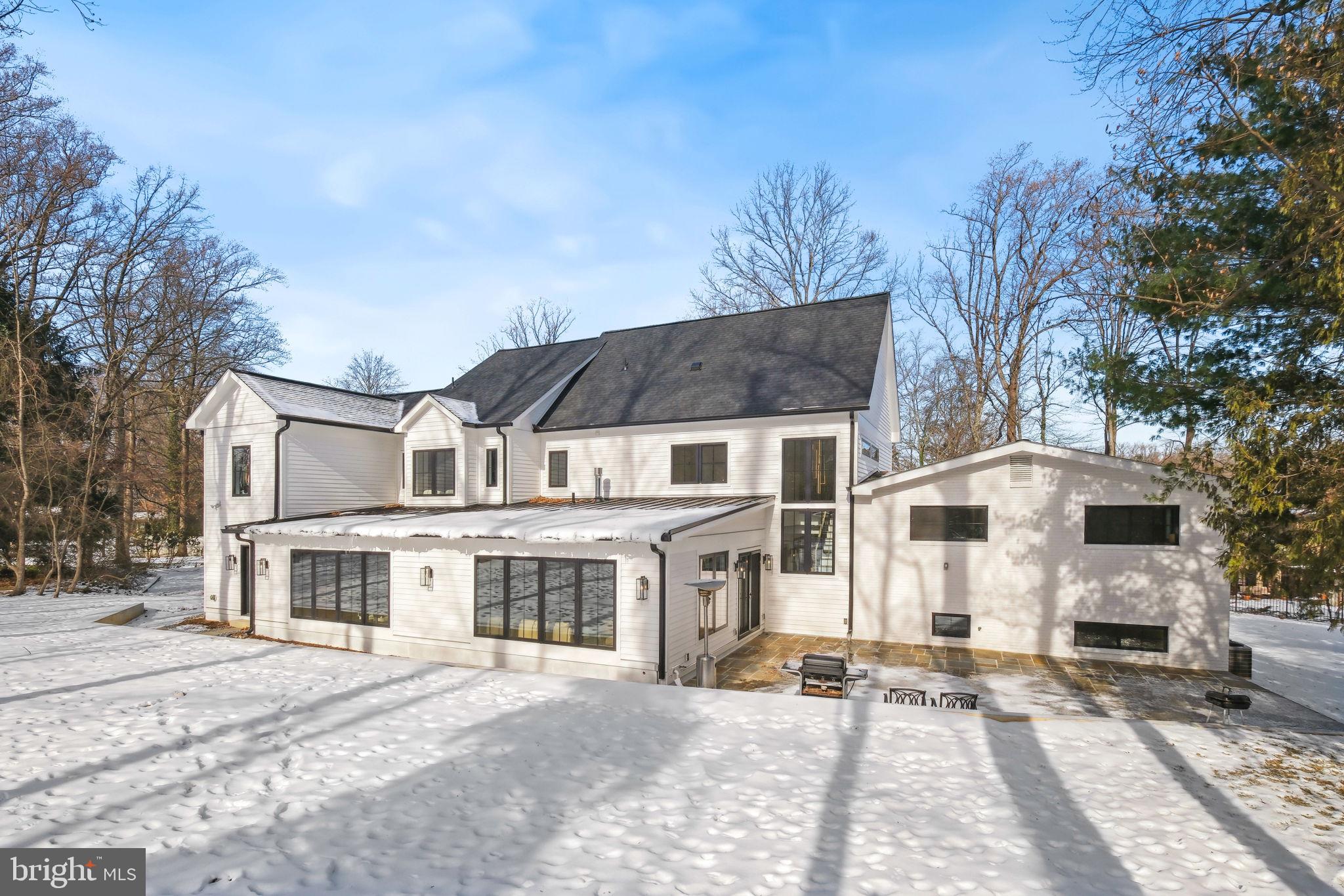 LUXMANOR - Residential