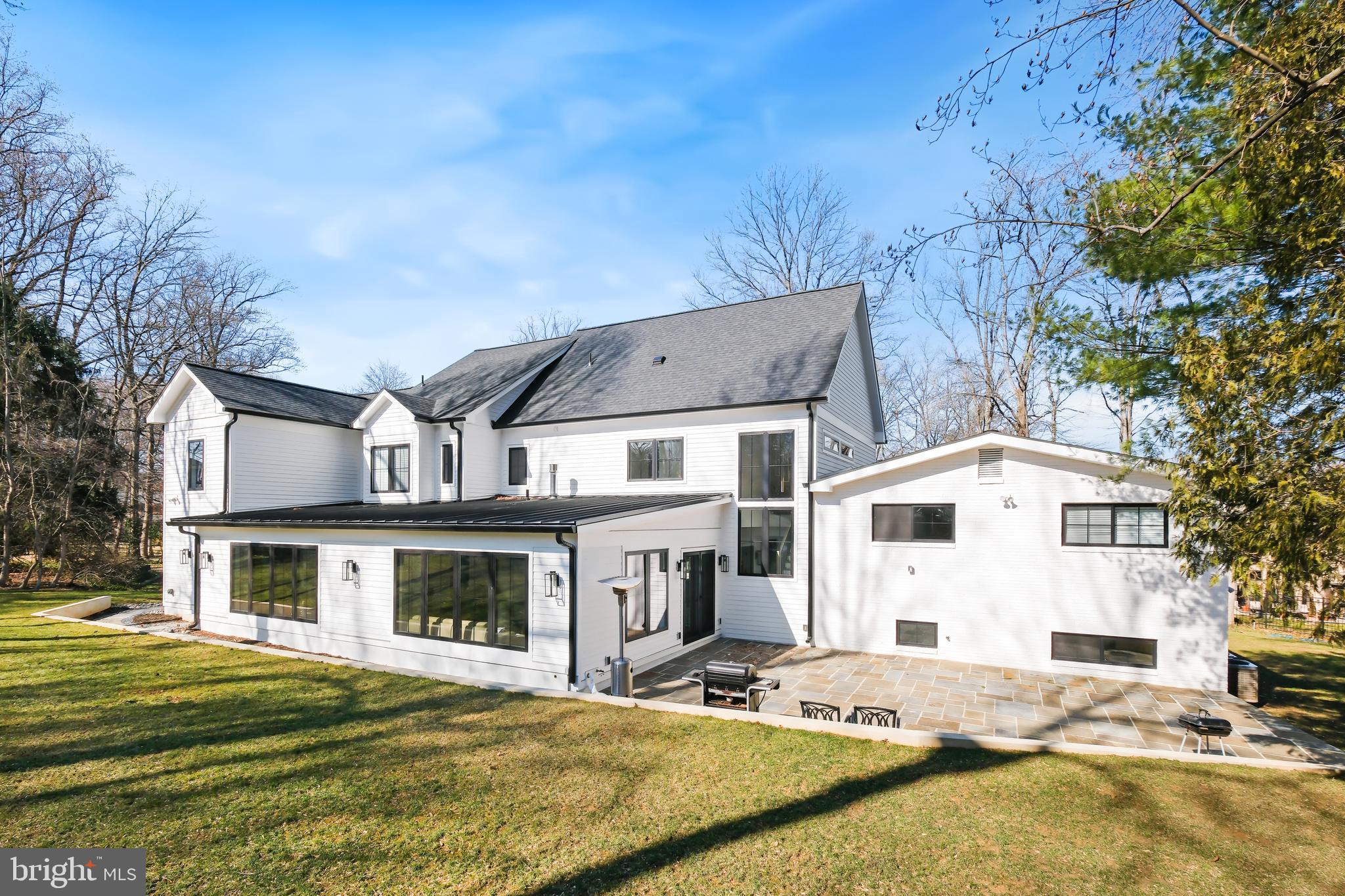 LUXMANOR - Residential