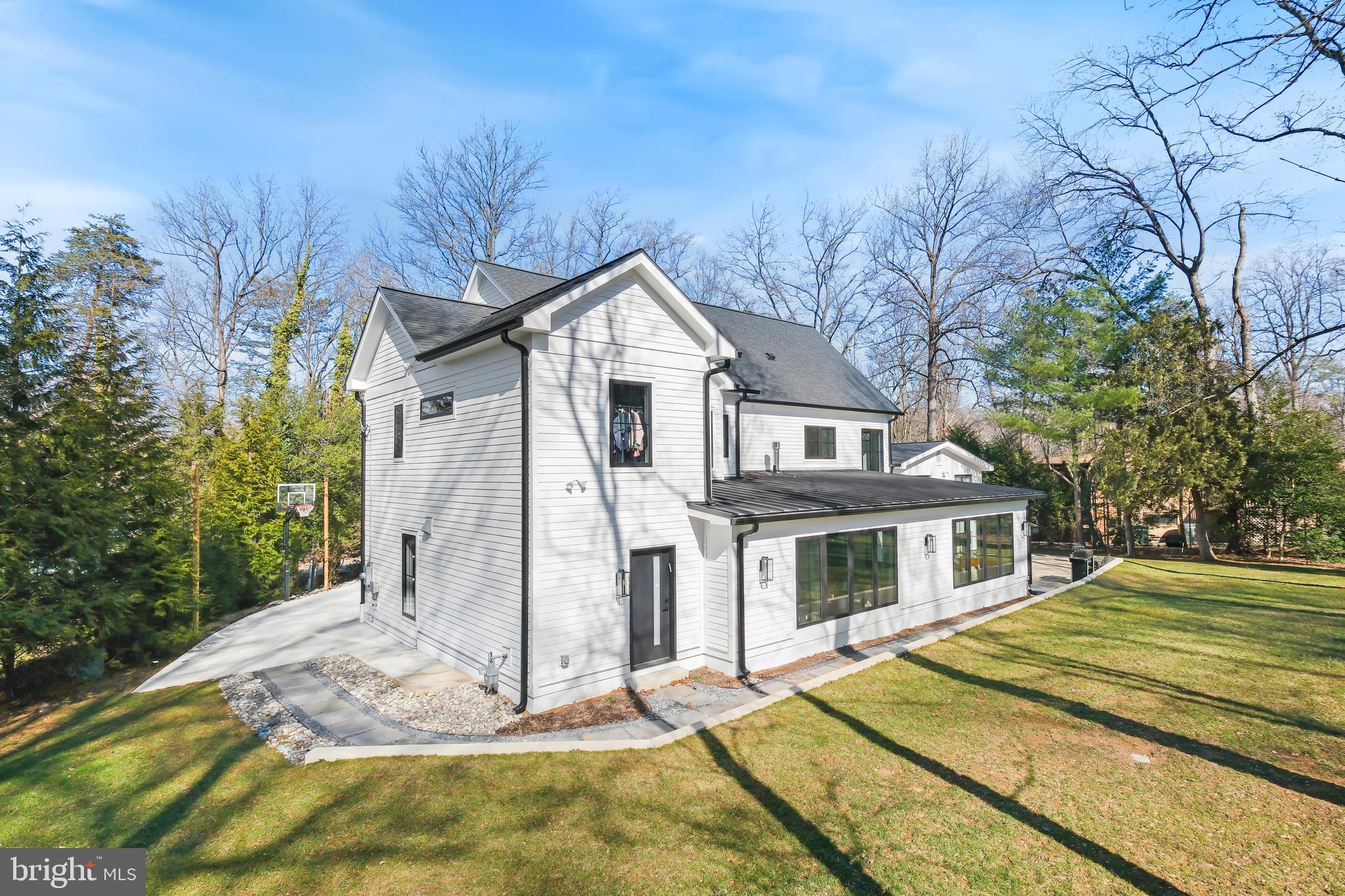 LUXMANOR - Residential