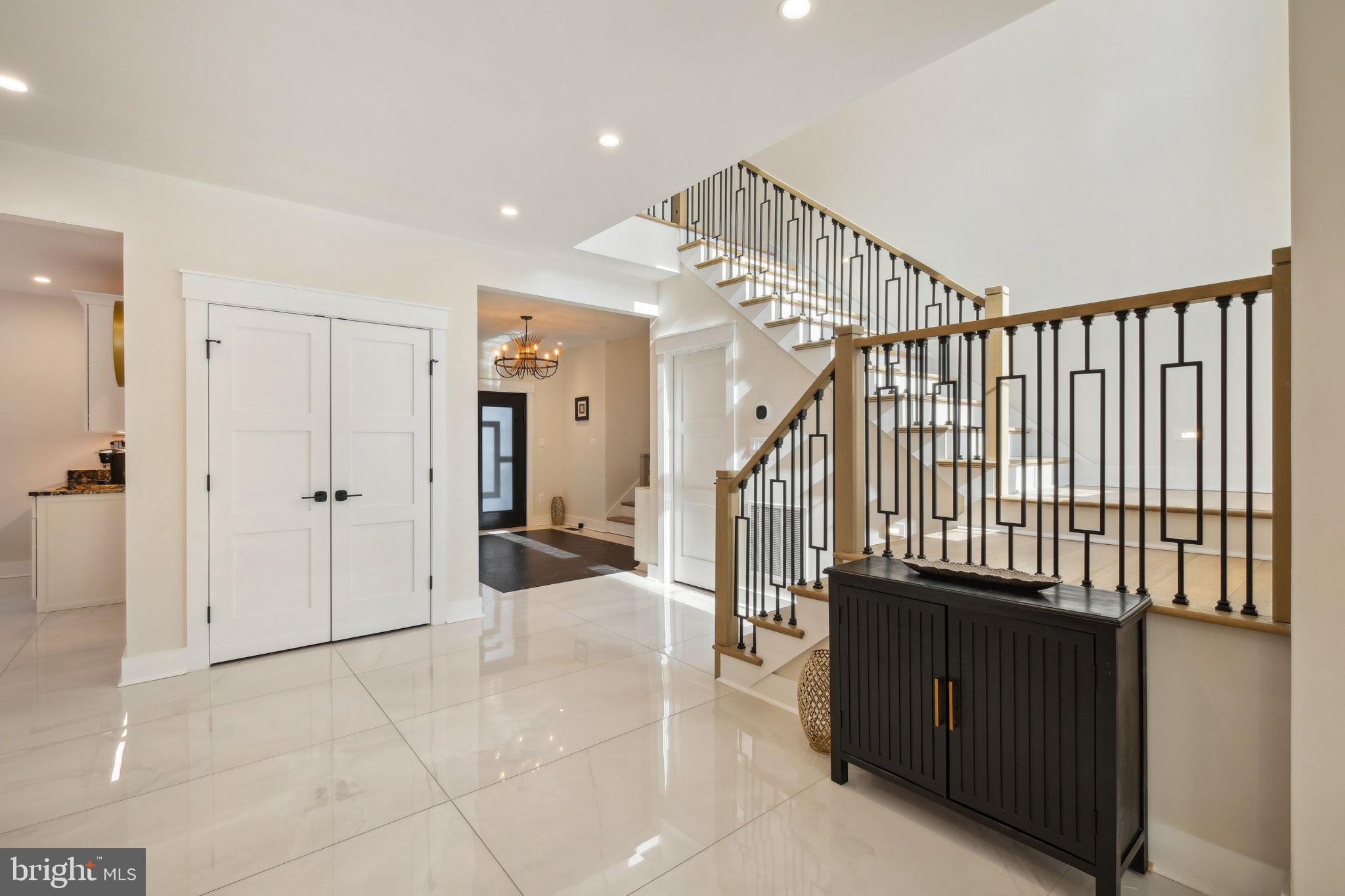 LUXMANOR - Residential