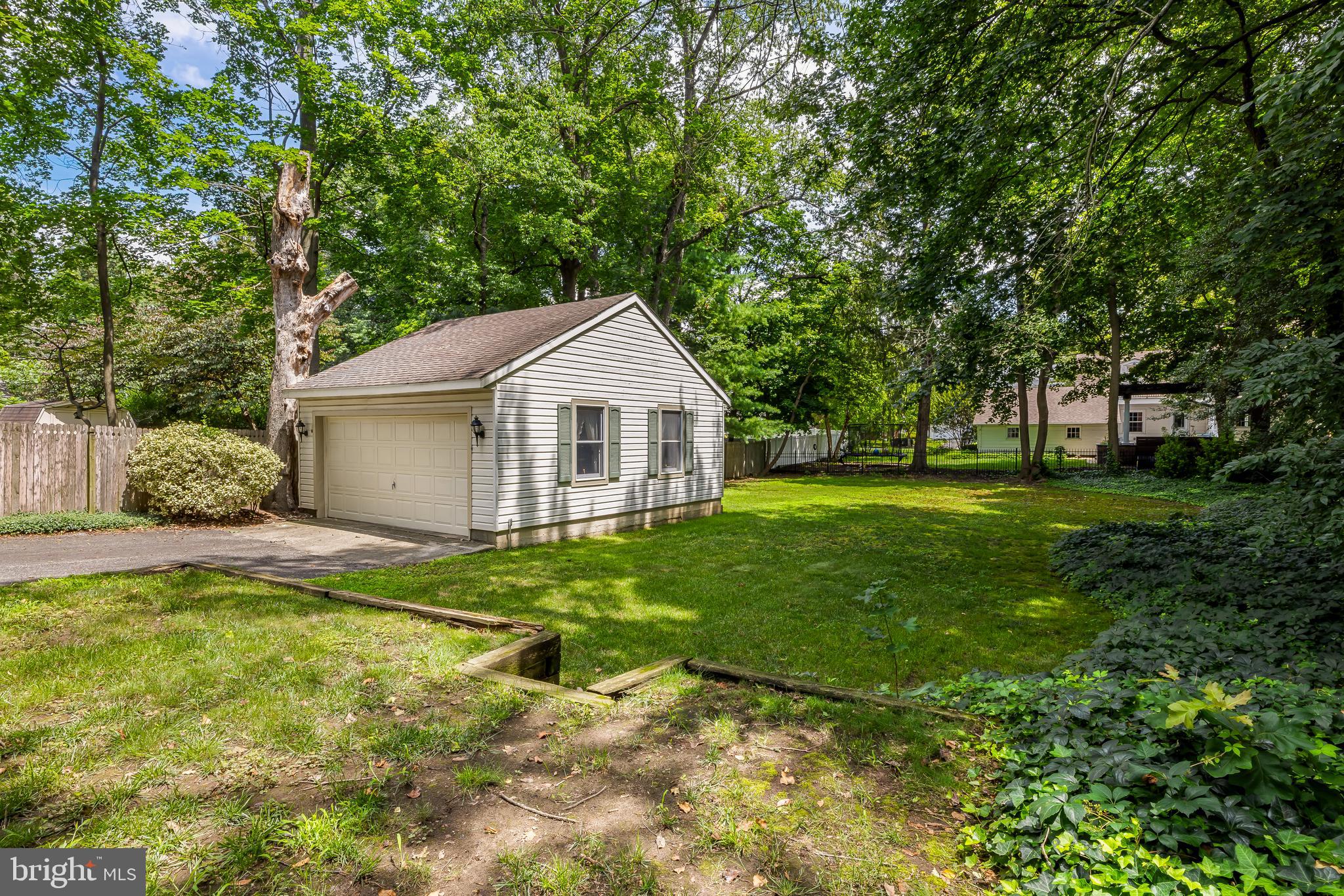 44 N AMERICAN STREET