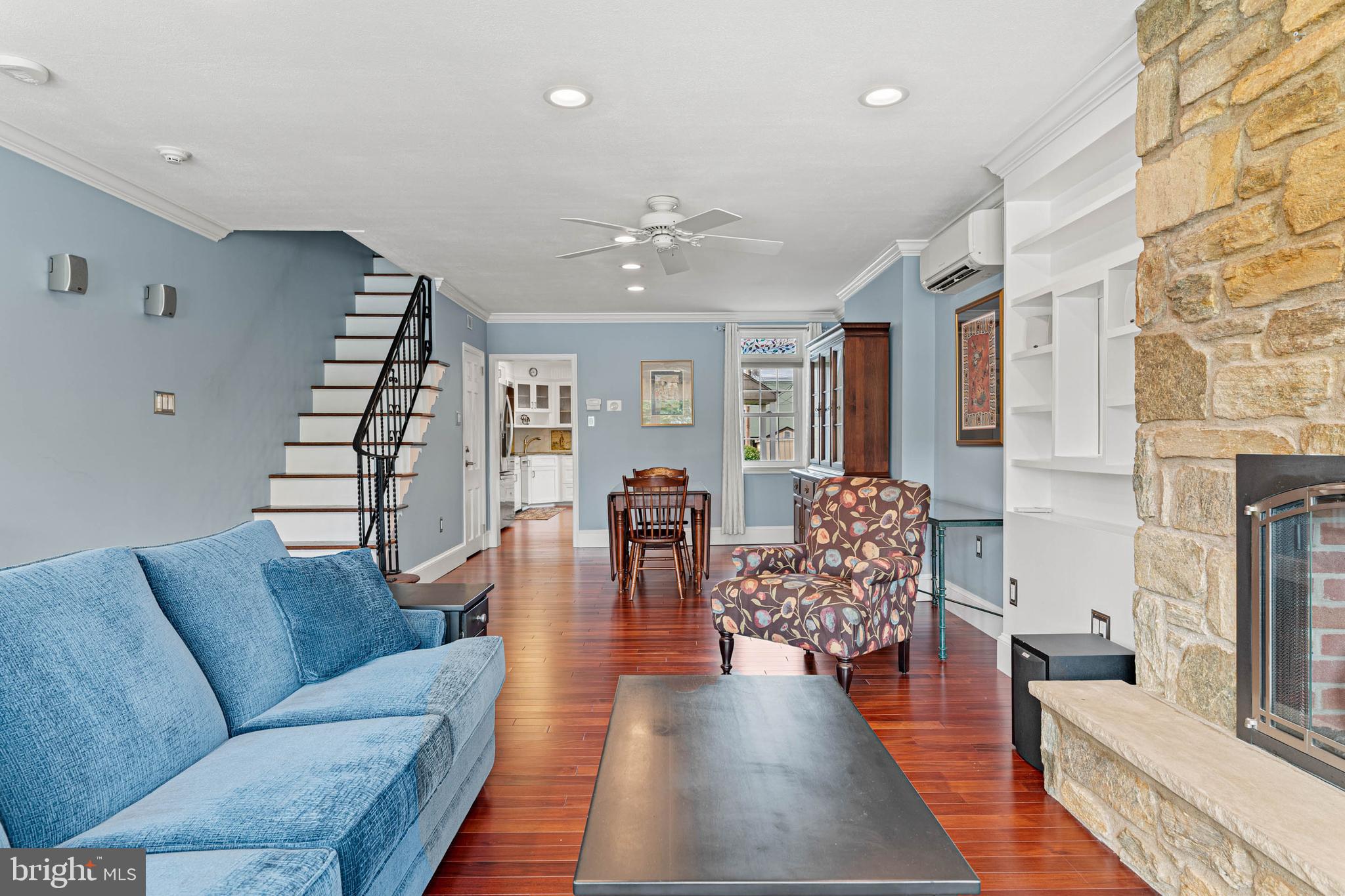 135 E 4TH AVENUE