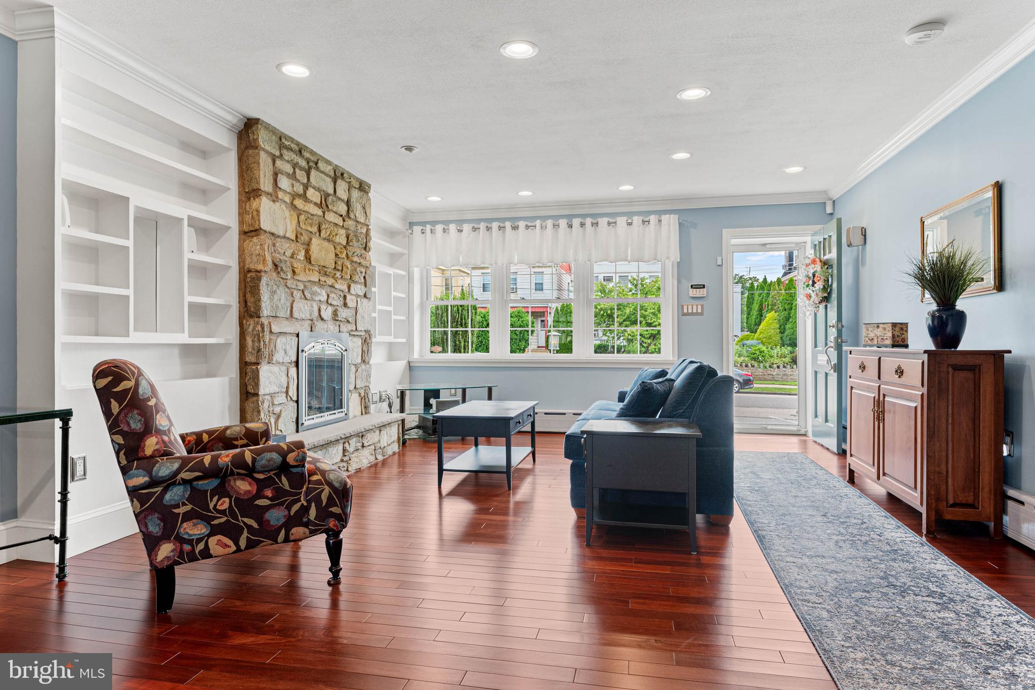 135 E 4TH AVENUE