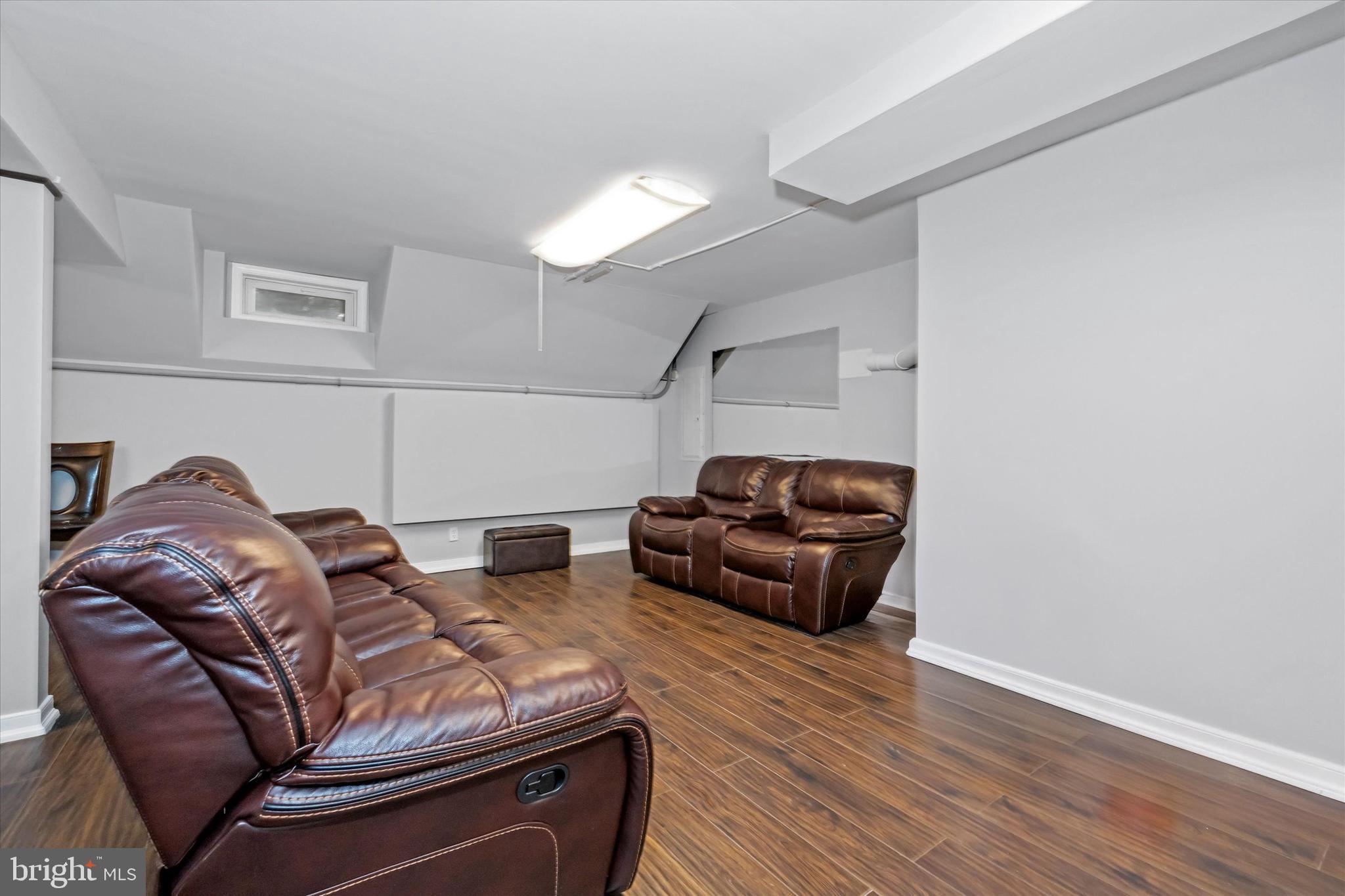 TOWNE AND COUNTRY - Residential