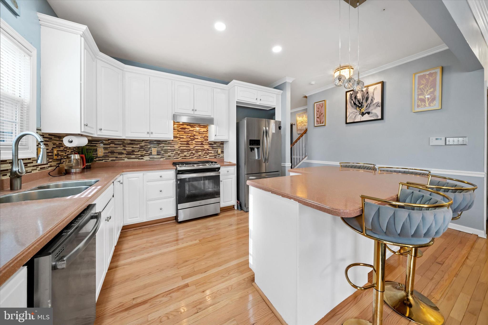 TOWNE AND COUNTRY - Residential