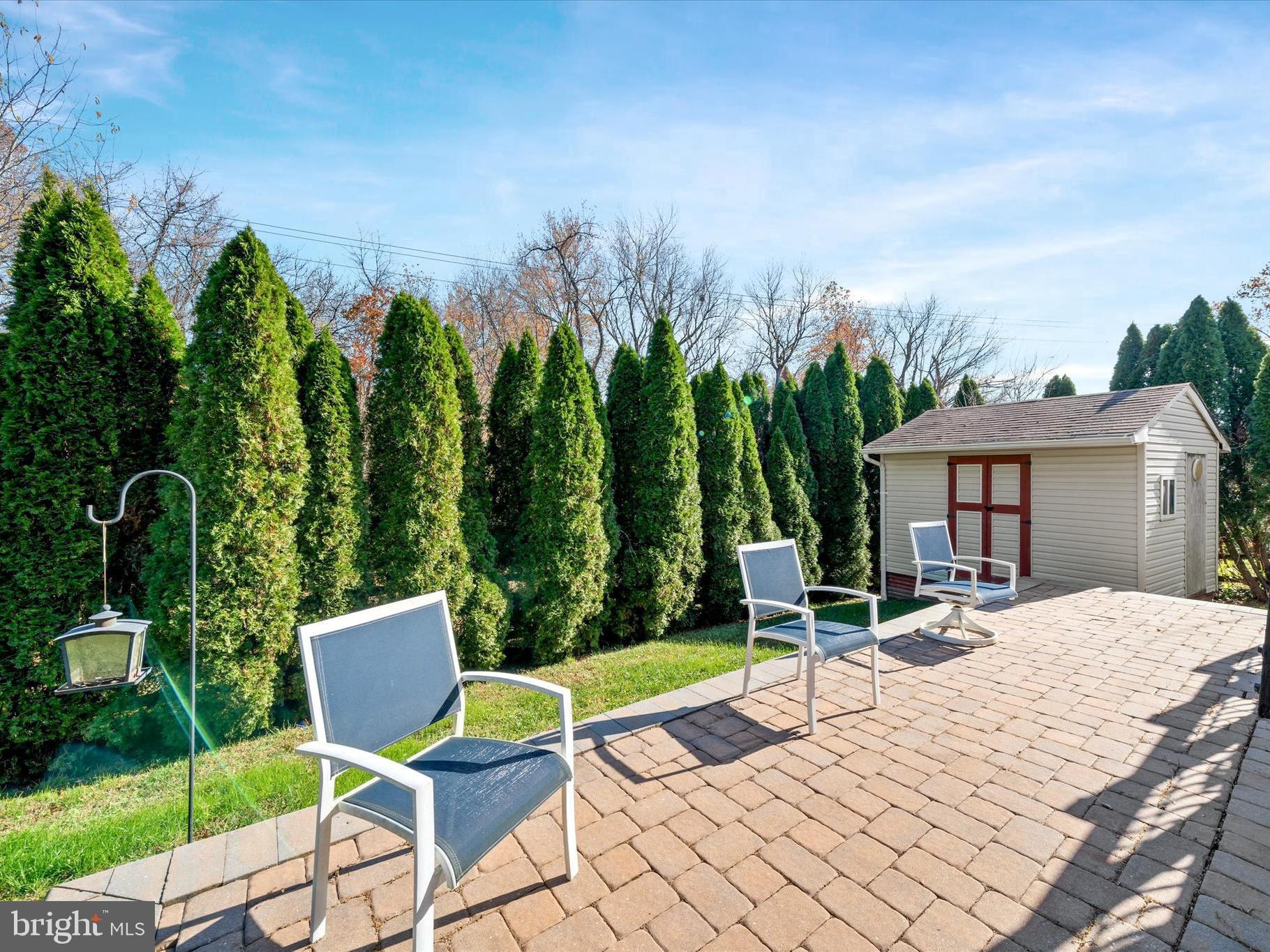 TOWNE AND COUNTRY - Residential