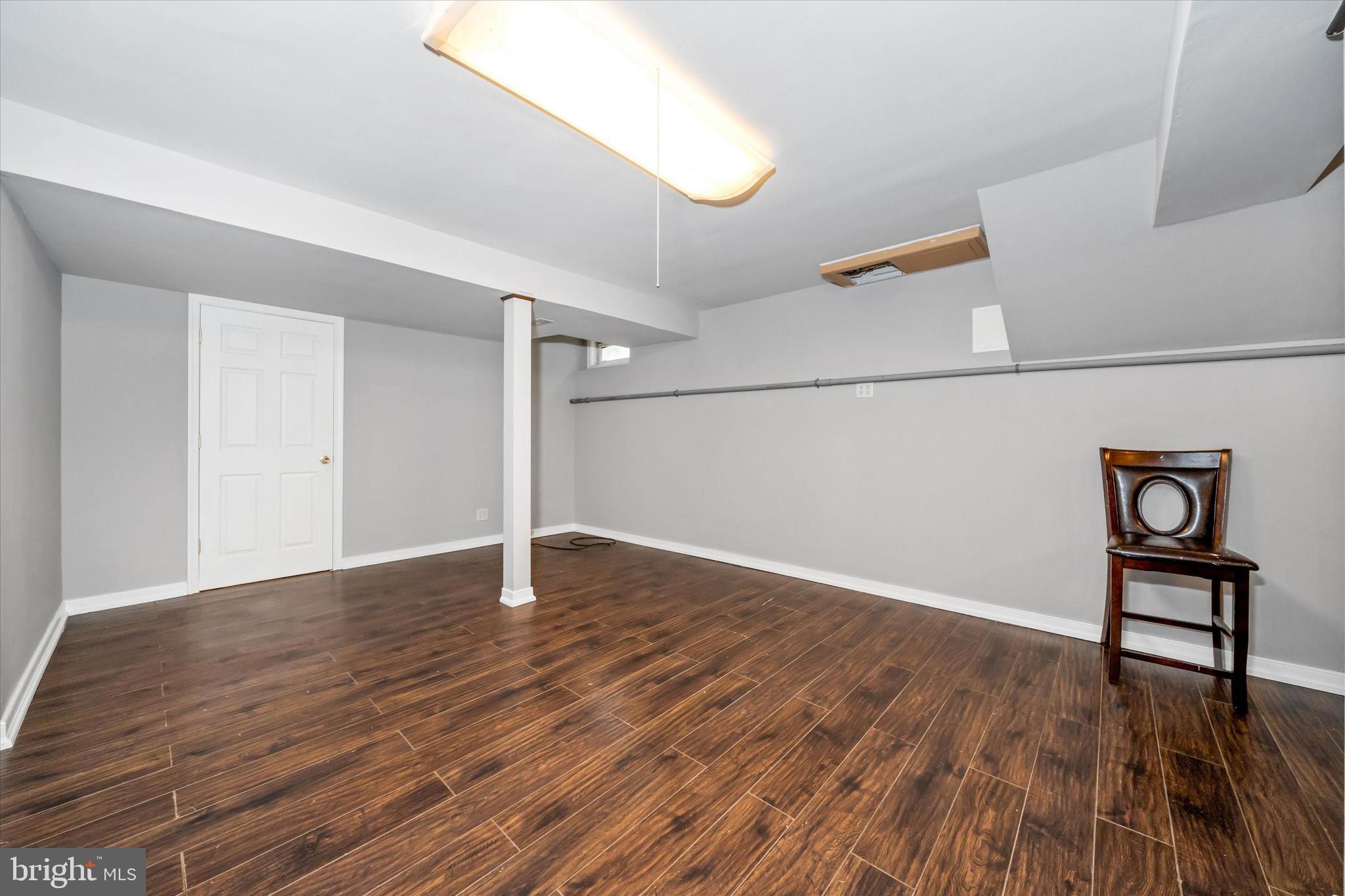 TOWNE AND COUNTRY - Residential